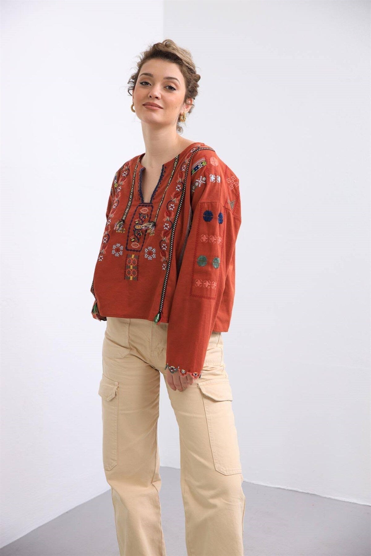 Beyaz Etnik Boho İşlemeli Bluz