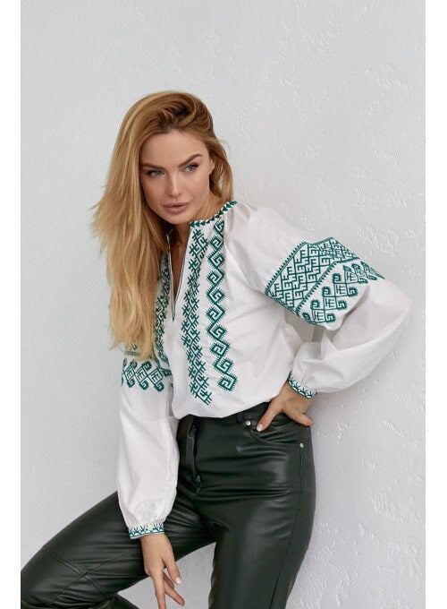 Camisa Ucraniana Blanca de Algodón Bordada en Verde