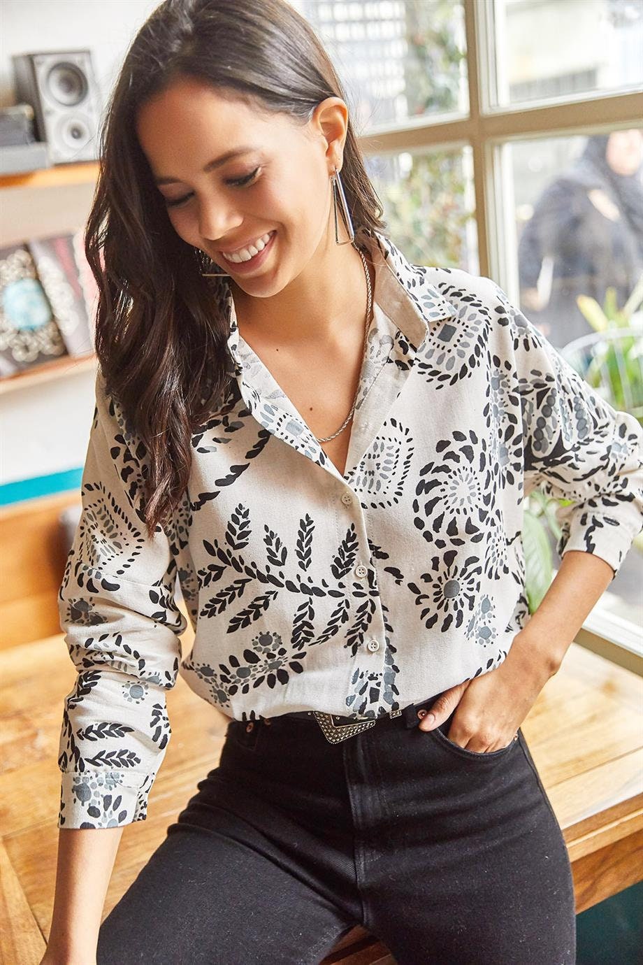 Blusa Lola con botones, estampado floral, de mezcla de lino