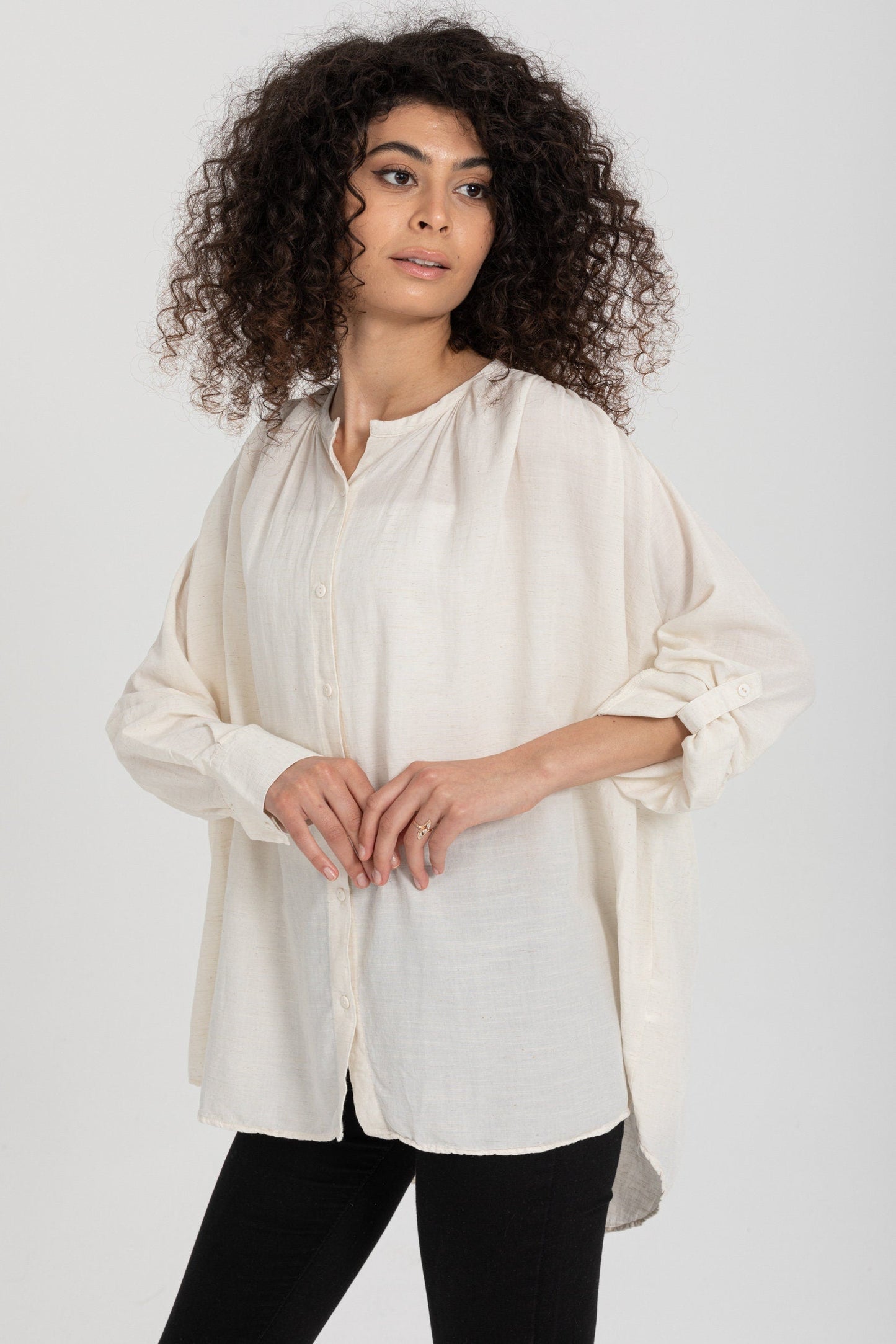 Blusa clásica de lino y algodón color marfil