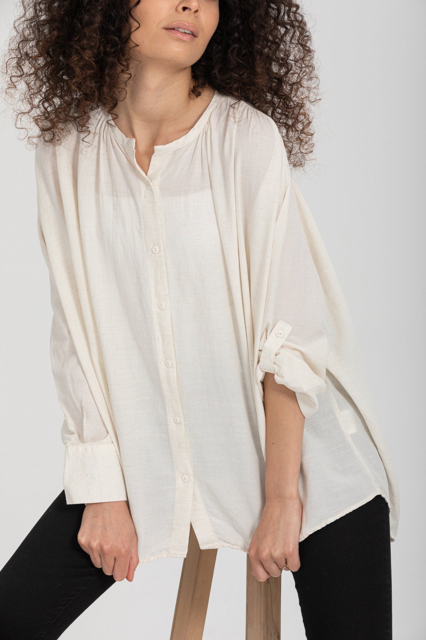 Blusa clásica de lino y algodón color marfil