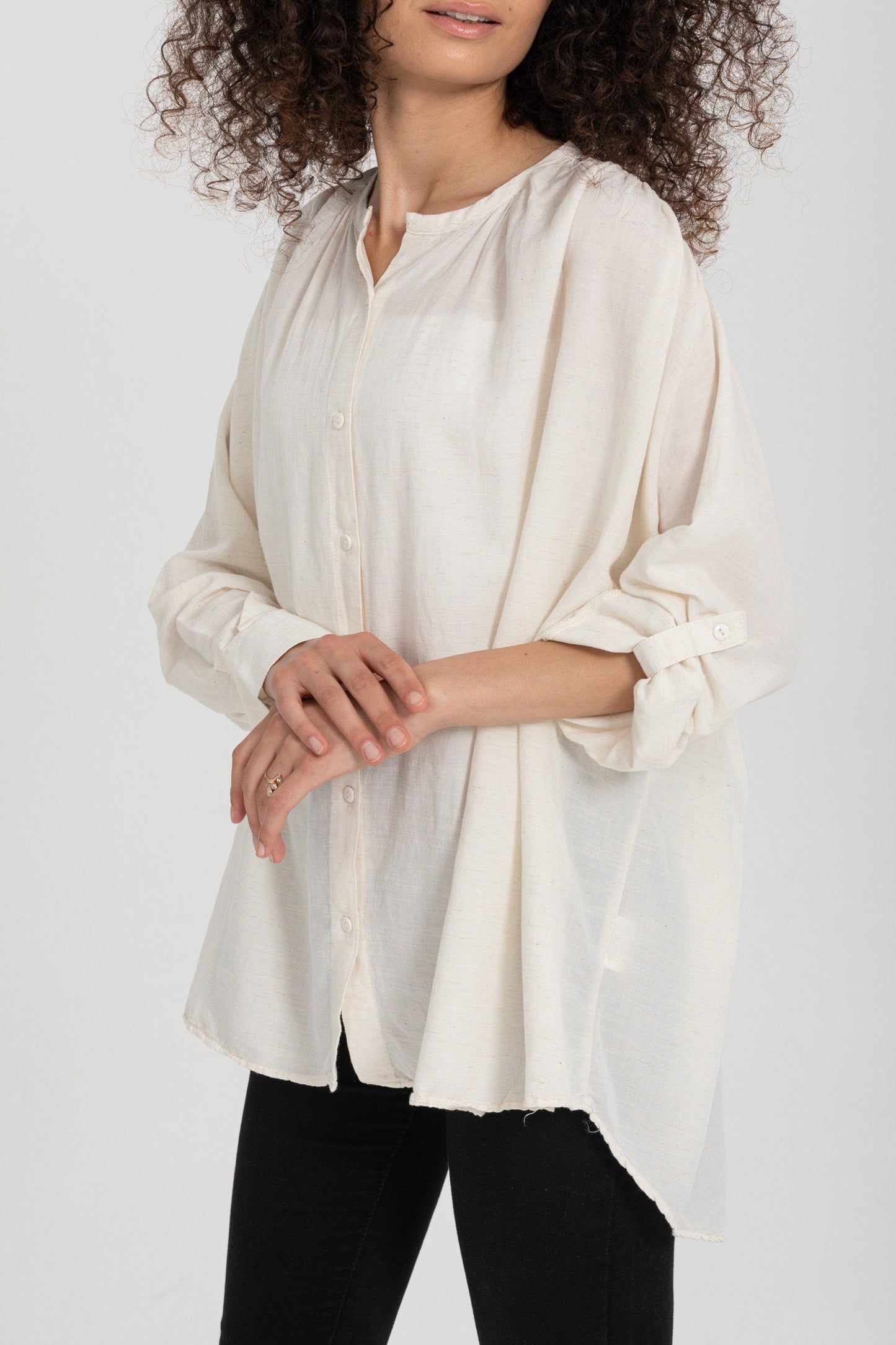 Blusa clásica de lino y algodón color marfil