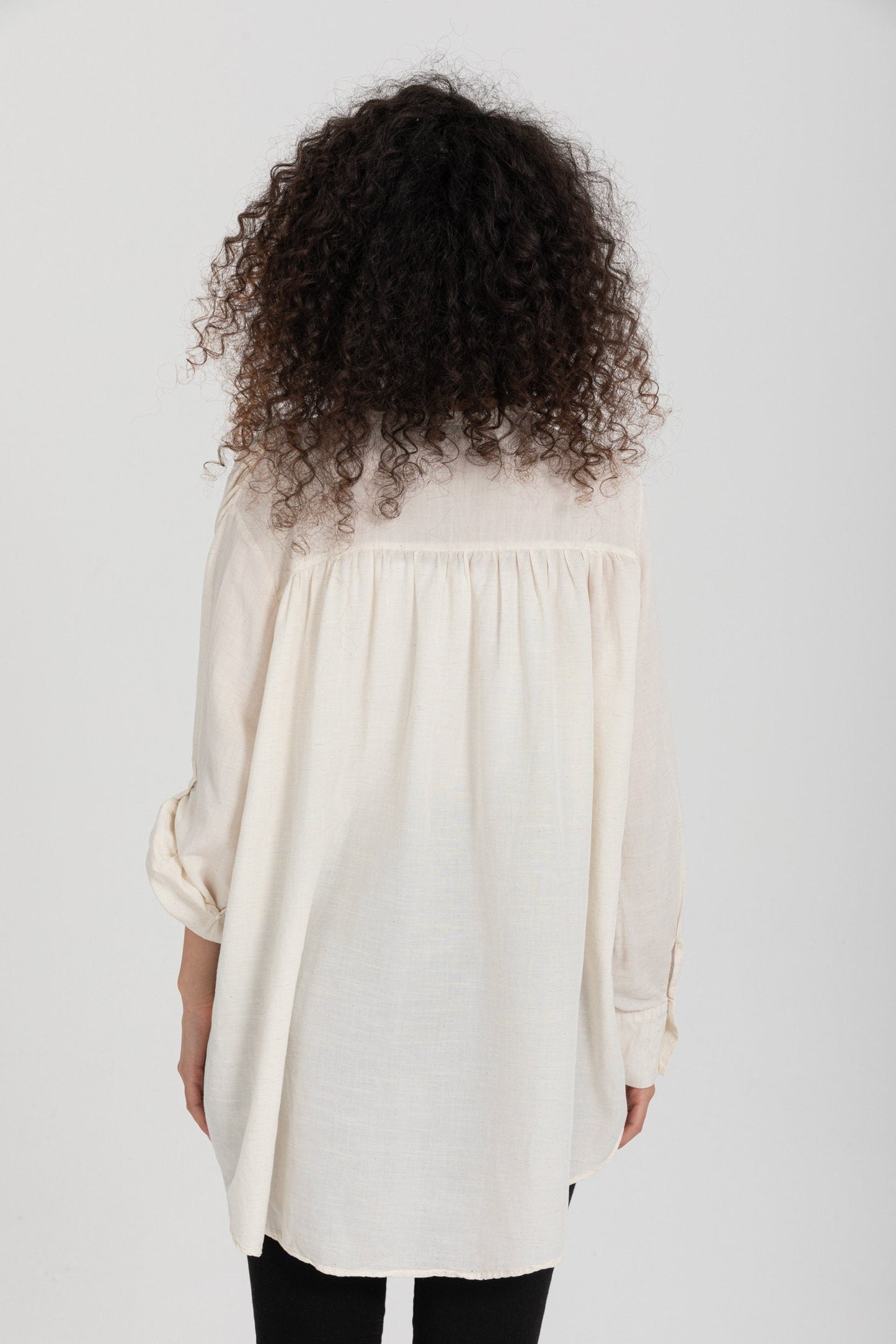 Blusa clásica de lino y algodón color marfil