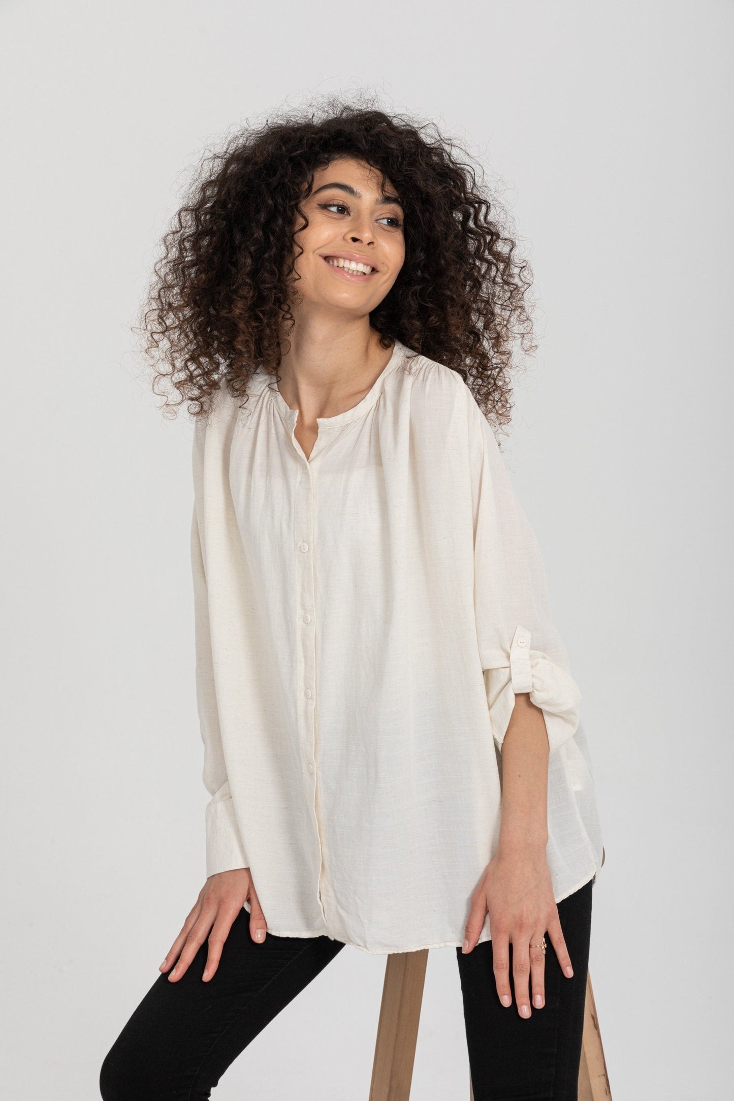 Blusa clásica de lino y algodón color marfil