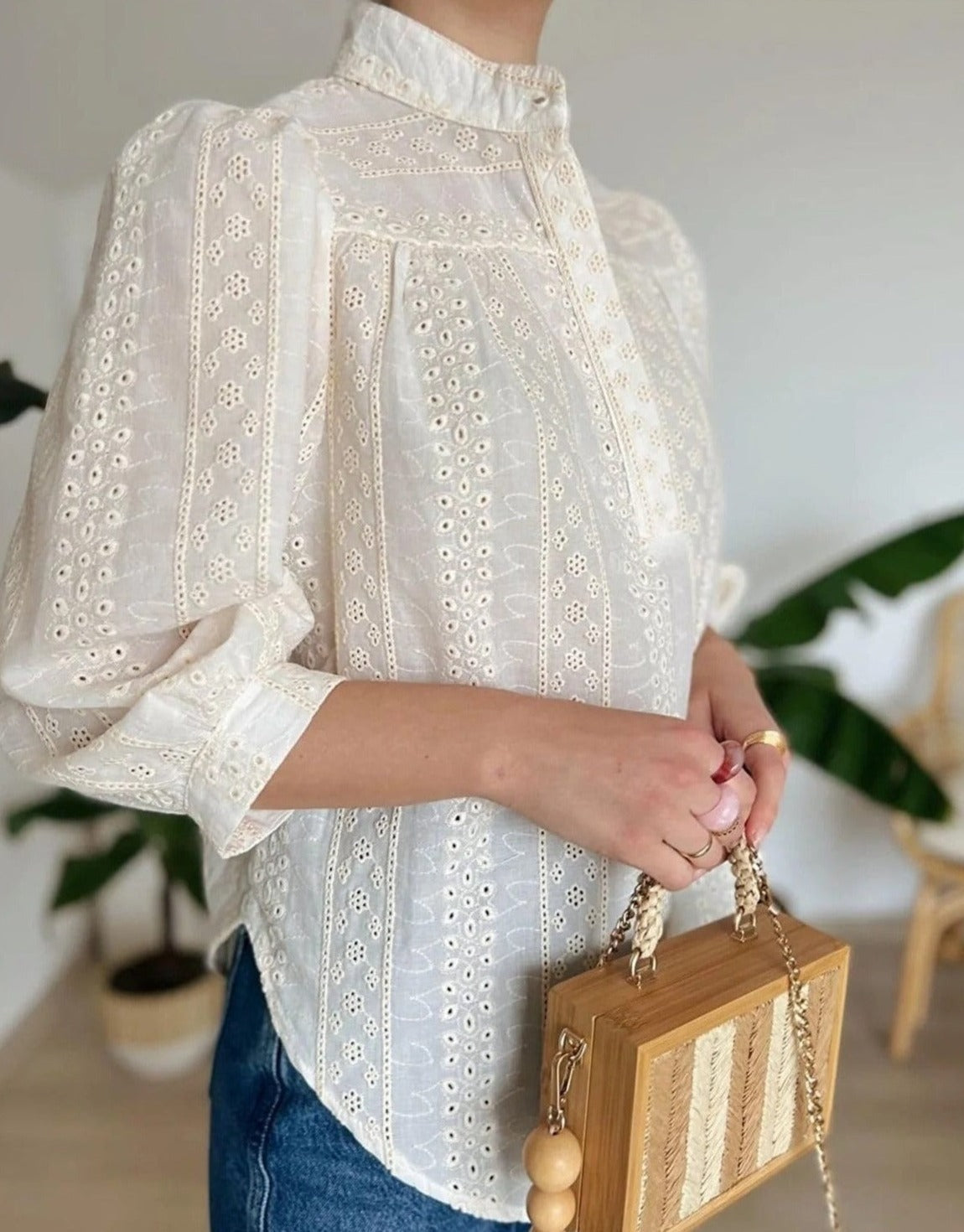 İşlemeli, Zarif Delikli Dantel Pamuk Bluz