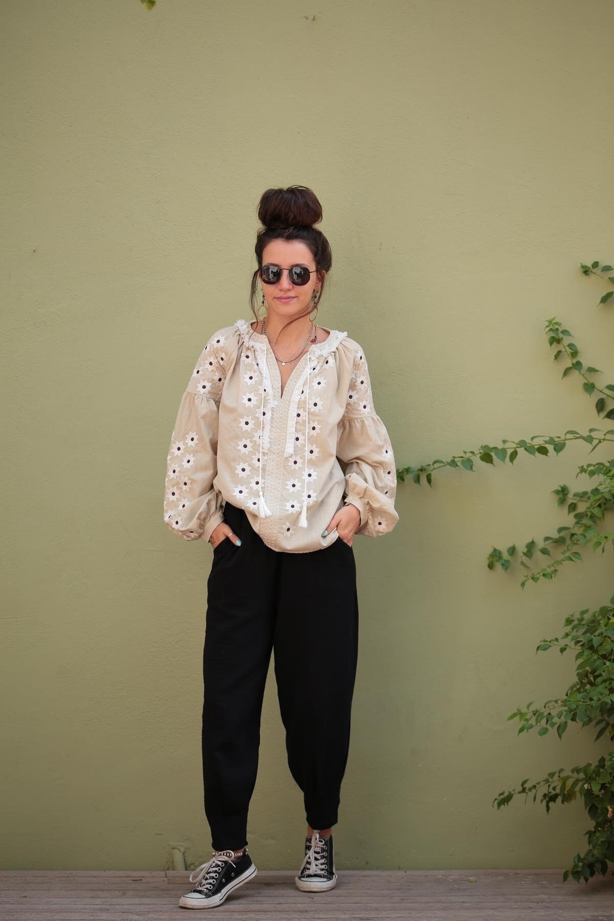 Μπλούζα Ουκρανικής Κεντημένης με Λουλούδια και Αστέρια