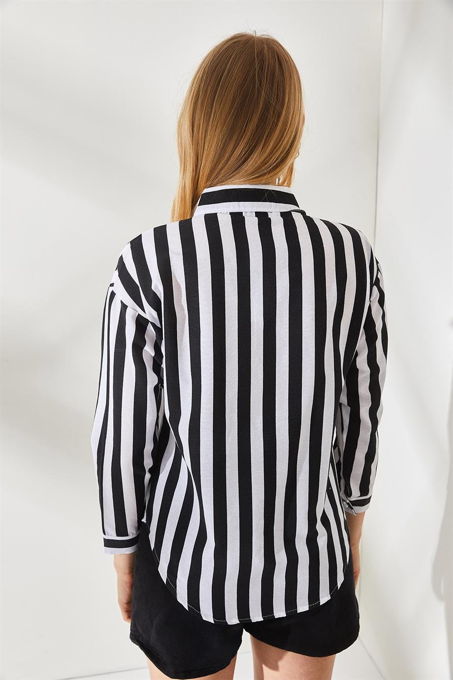 Camisa clásica de botones a rayas