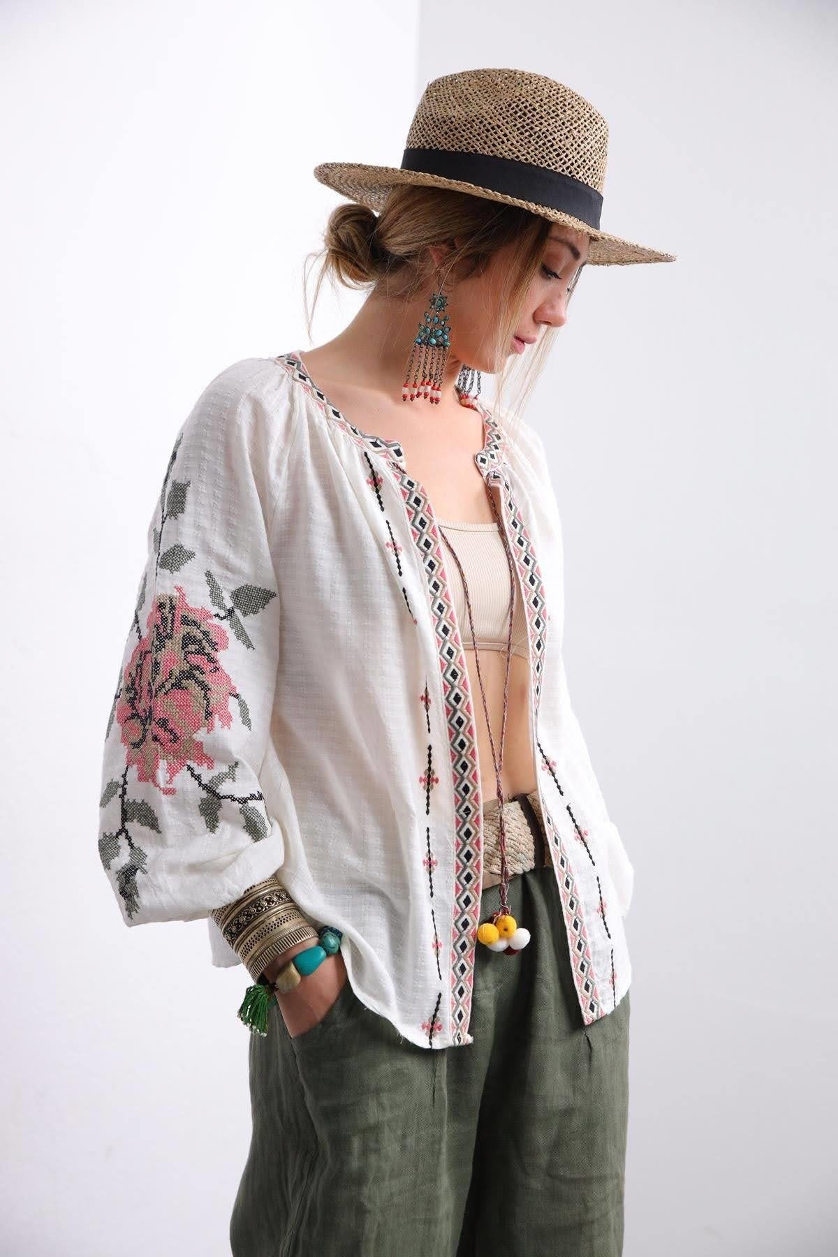 Gül İşlemeli Vyshyvanka Hafif Ceket
