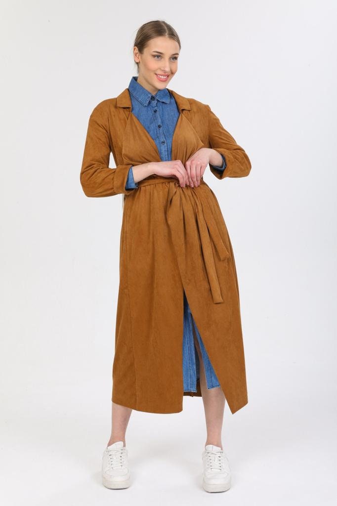 Gabardina de cuero de ante color camel de diseñador