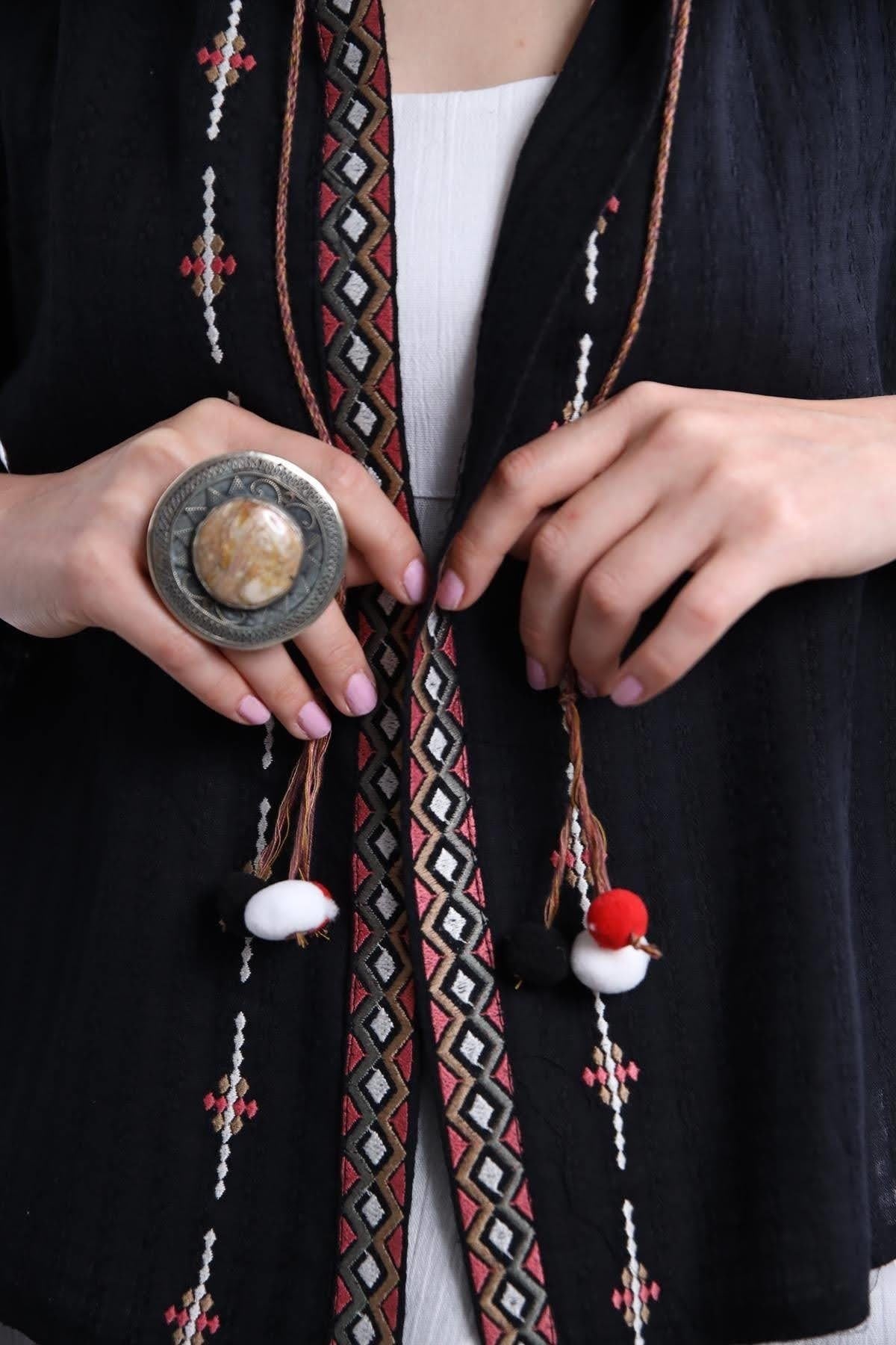 Gül İşlemeli Vyshyvanka Hafif Ceket