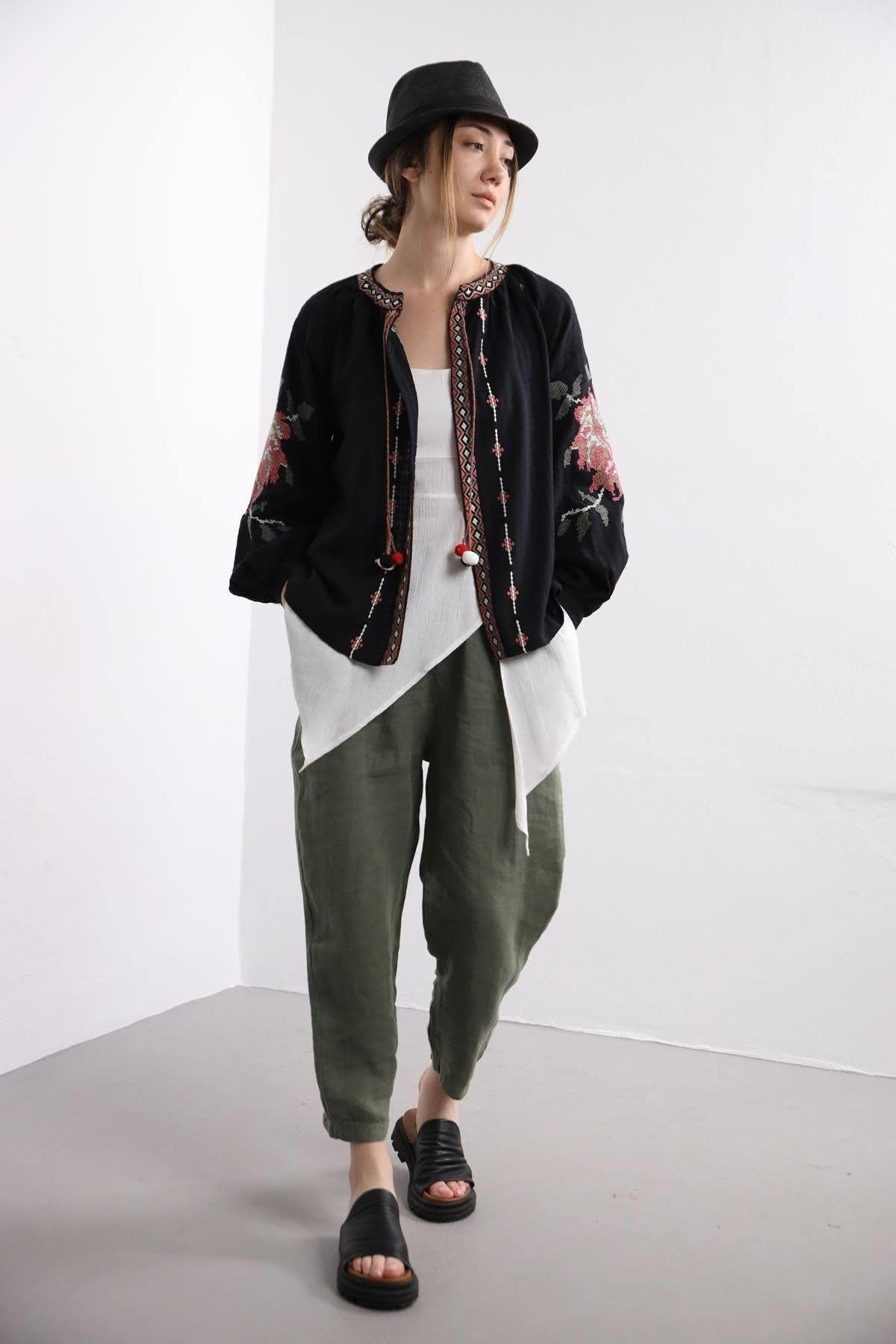 Gül İşlemeli Vyshyvanka Hafif Ceket