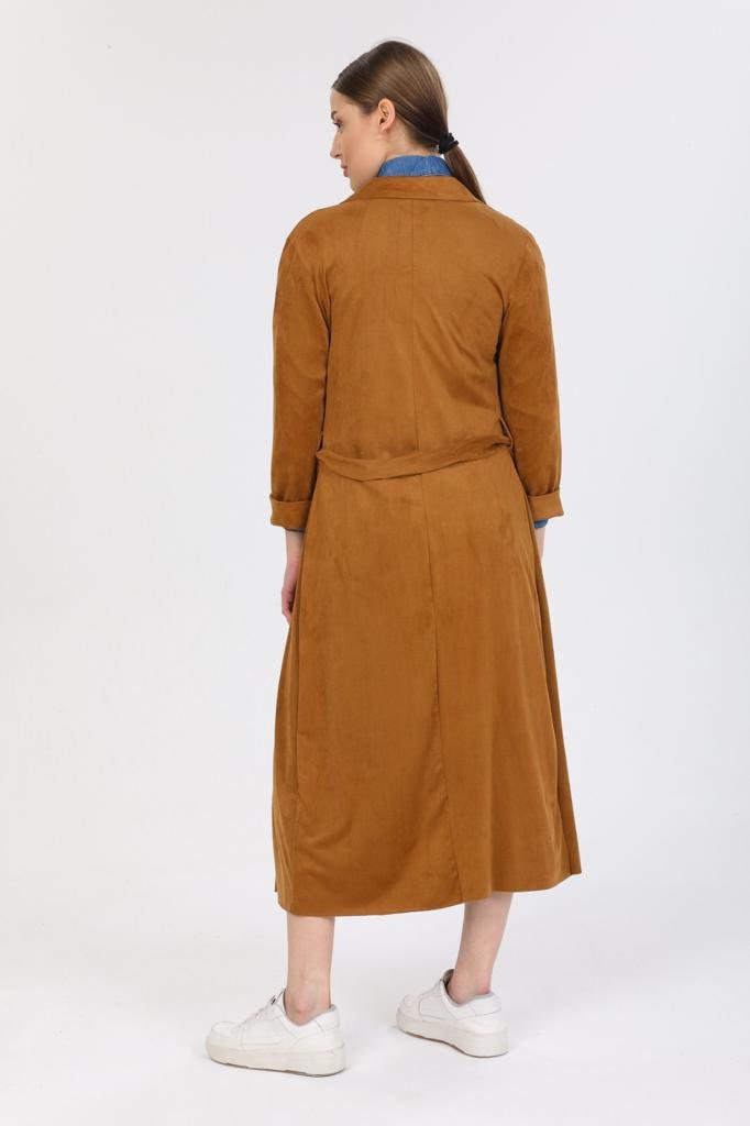 Gabardina de cuero de ante color camel de diseñador