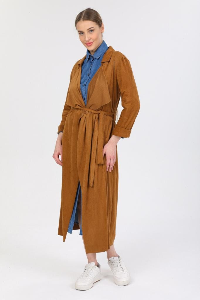 Gabardina de cuero de ante color camel de diseñador