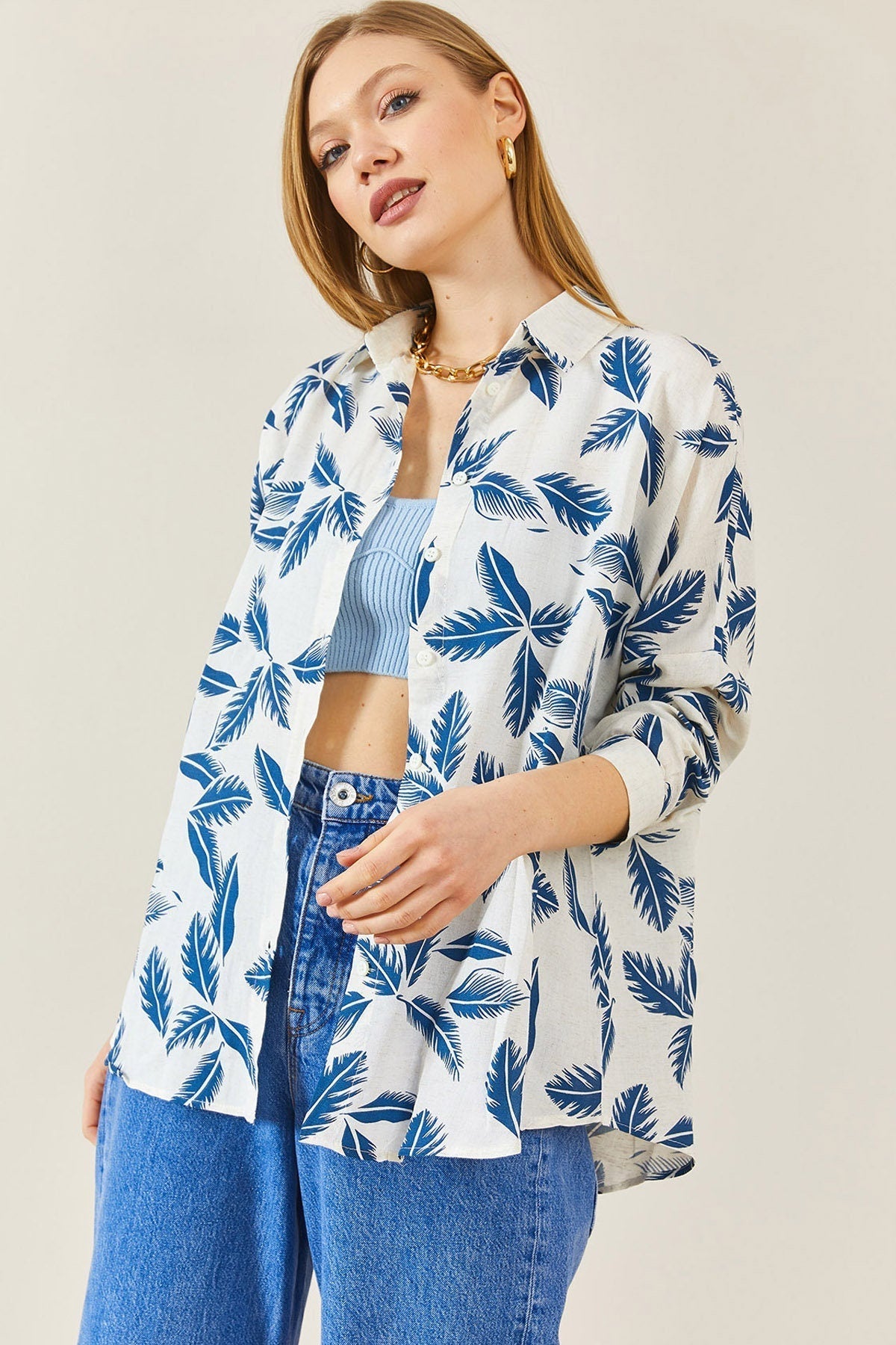 Camisa abotonada con diseño de hojas azules Sophia