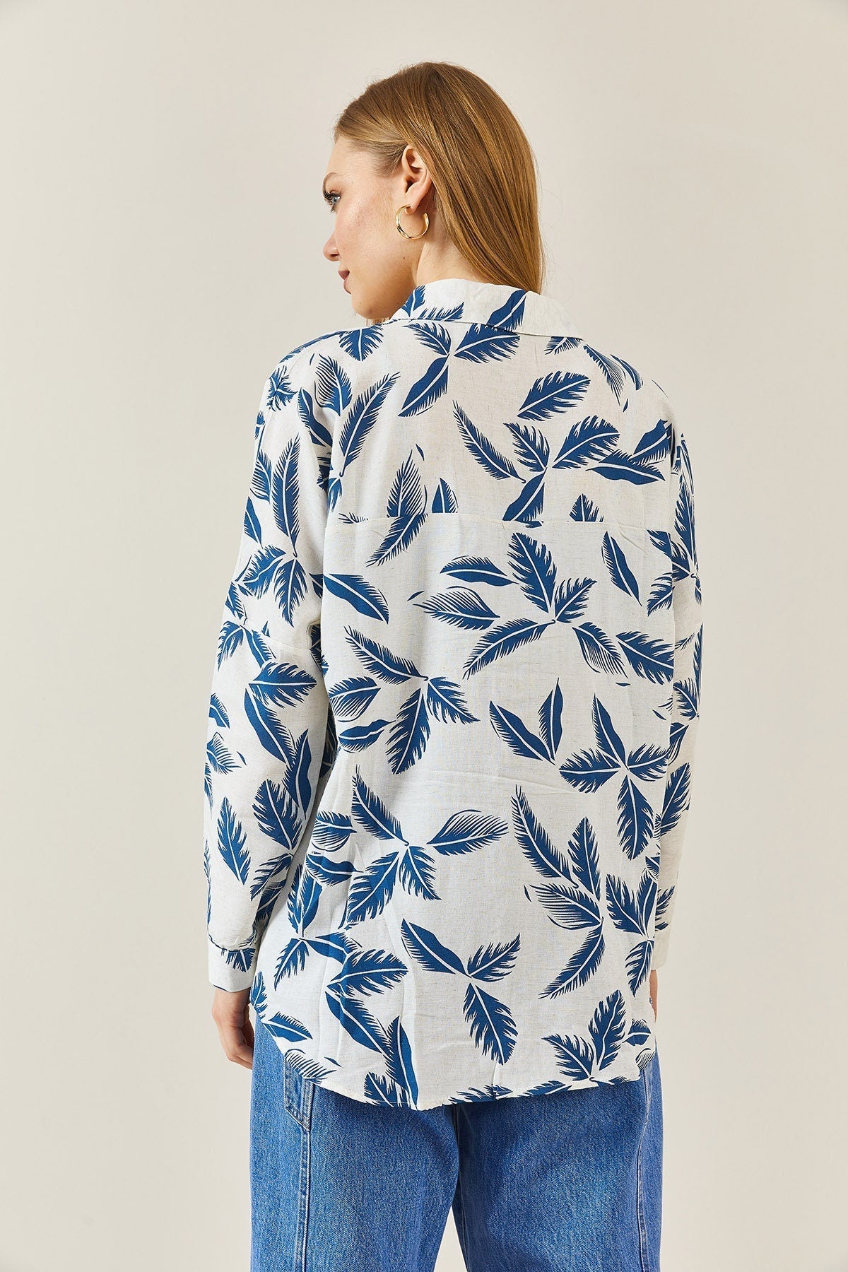 Camisa abotonada con diseño de hojas azules Sophia