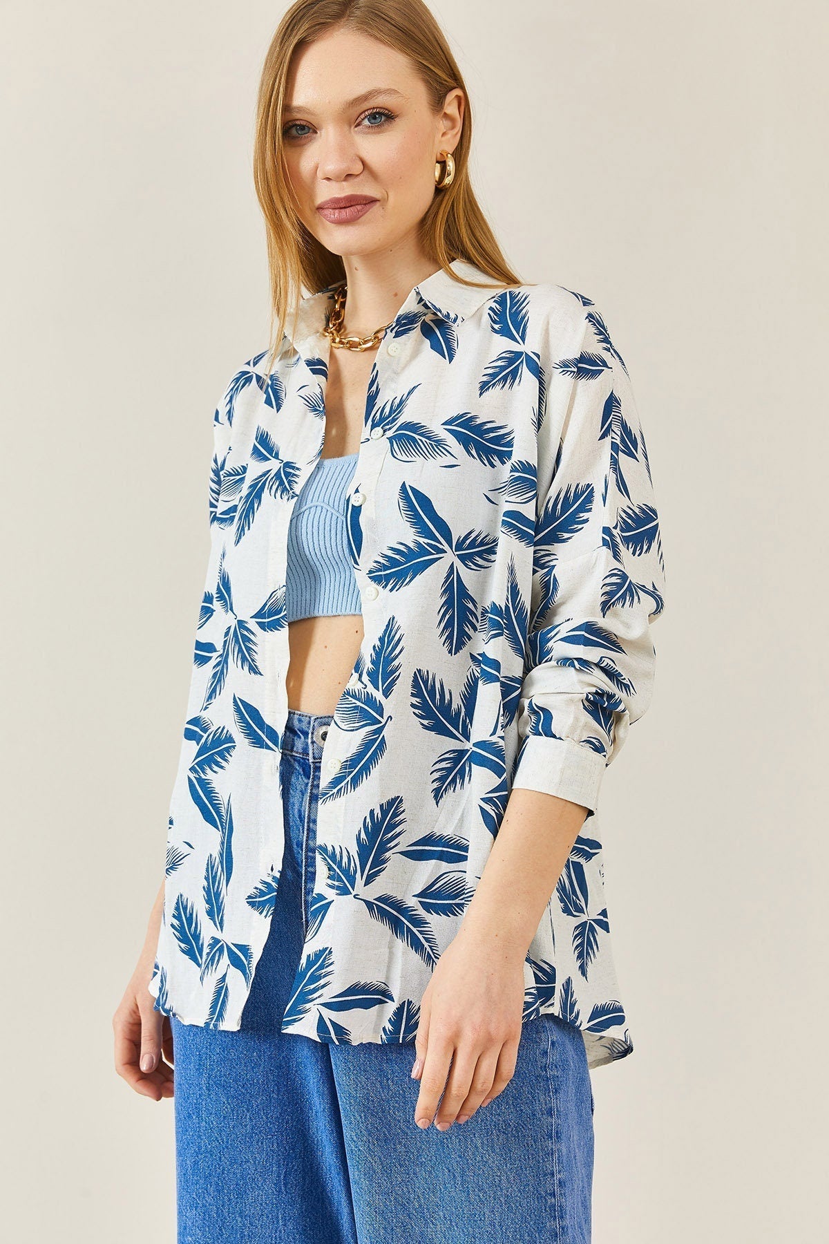 Camisa abotonada con diseño de hojas azules Sophia