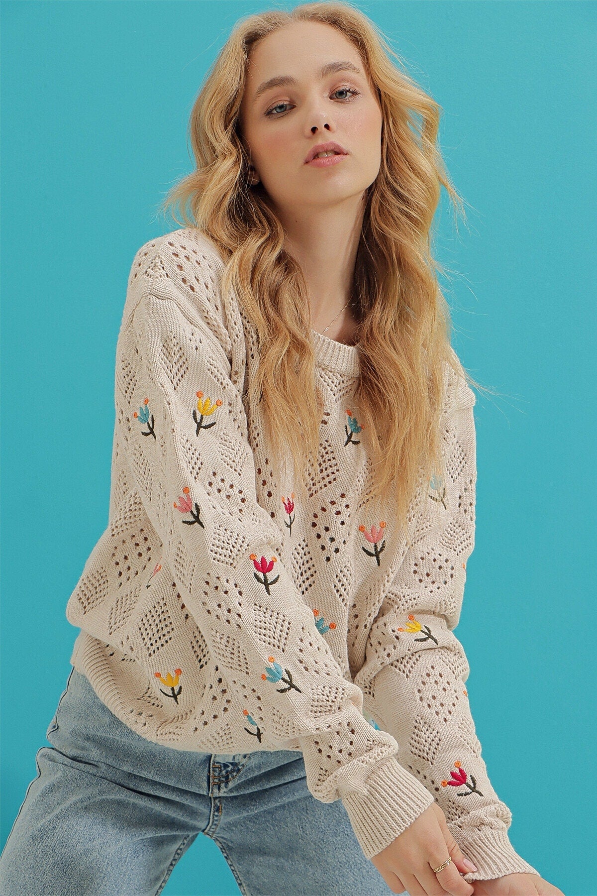 Jersey de punto bordado floral negro