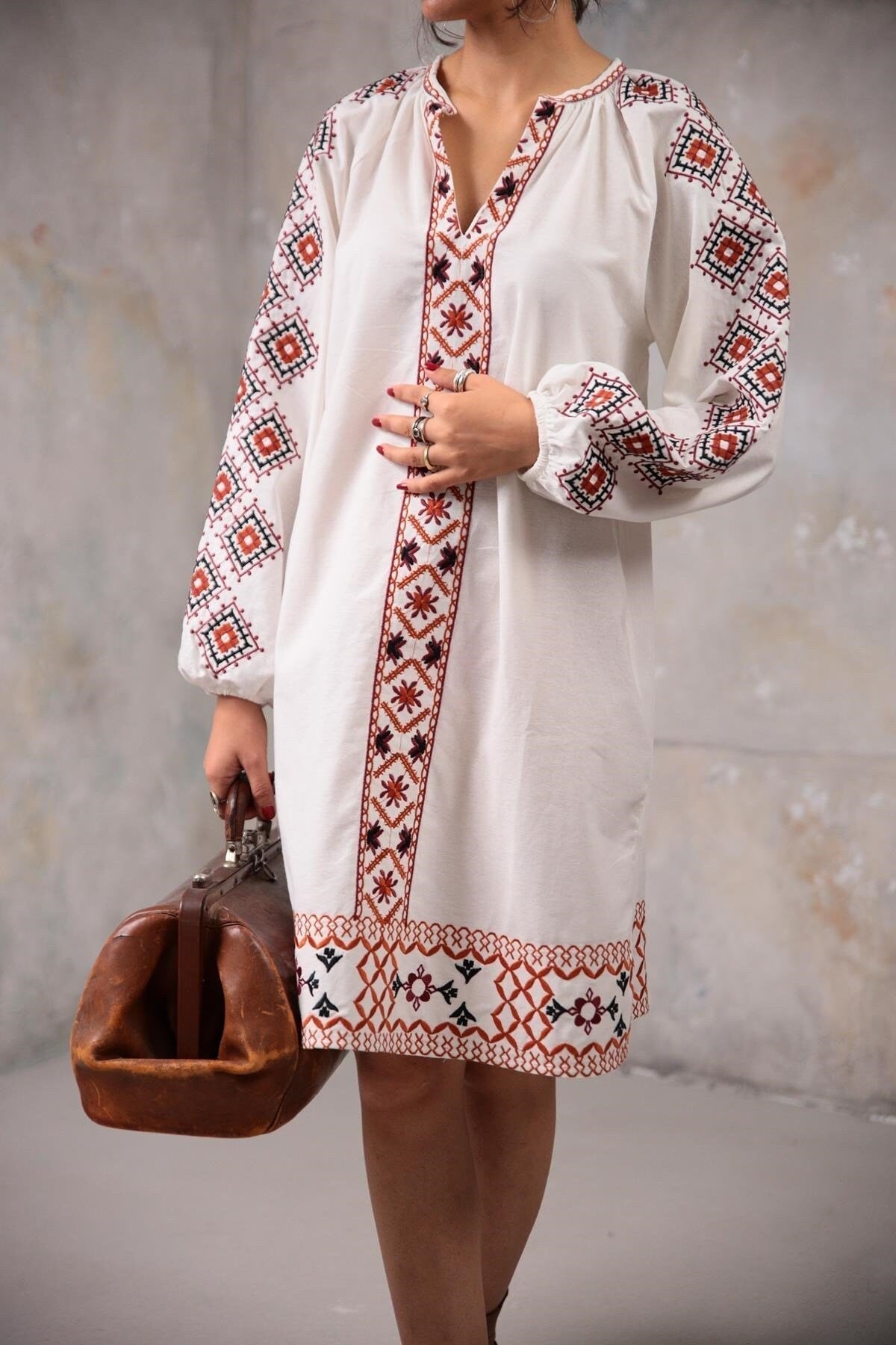 Vestido de lino blanco étnico bordado