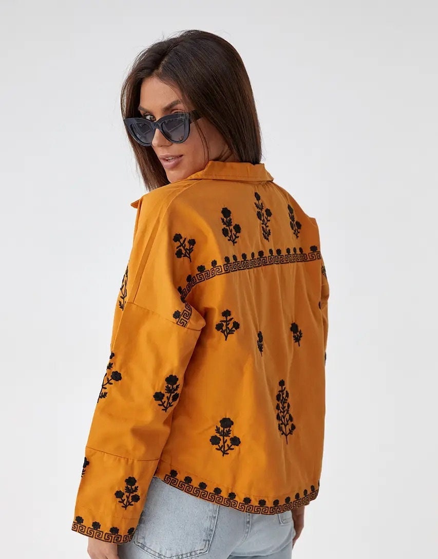 Beyaz İşlemeli Pamuk Ceket