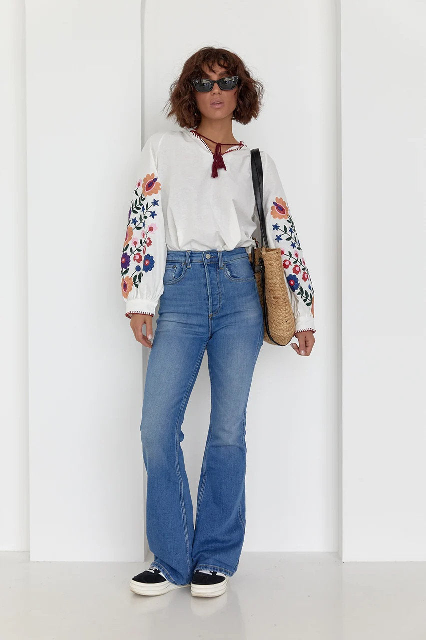Blusa bordada floral colorida