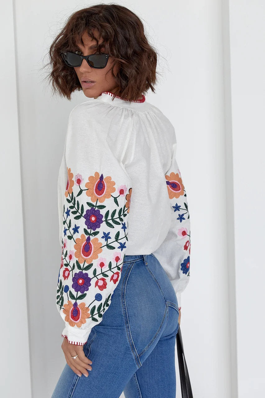 Blusa bordada floral colorida