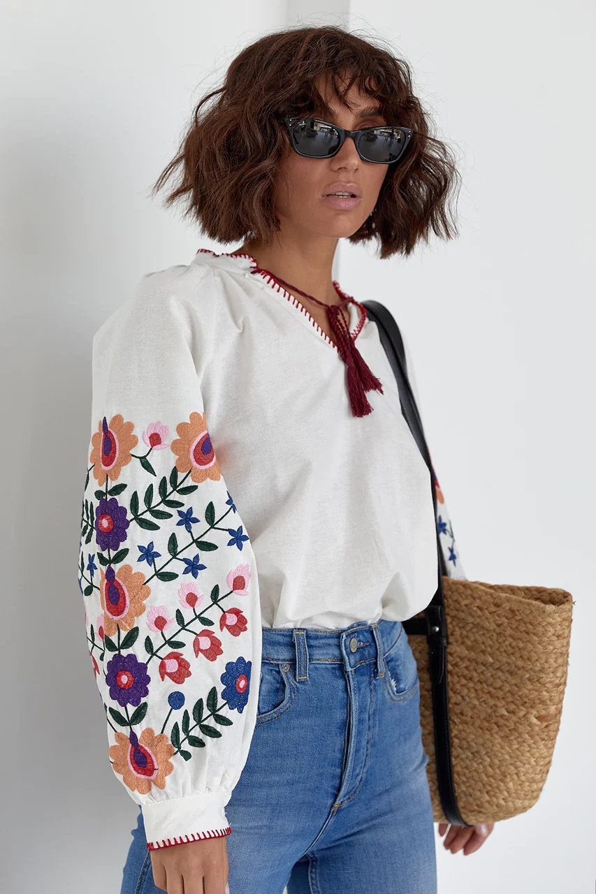Blusa bordada floral colorida