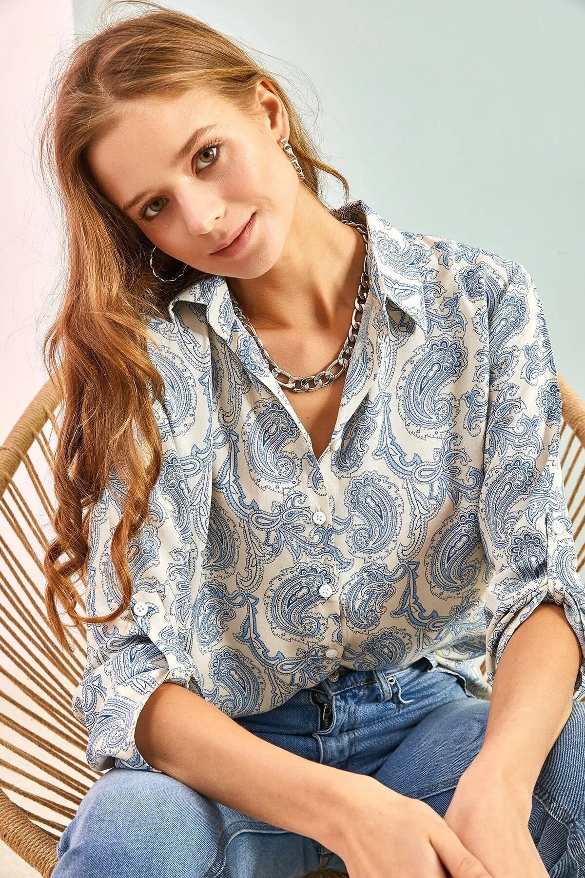 Blusa de manga larga de diseñador con estampado de cachemir azul Sophia
