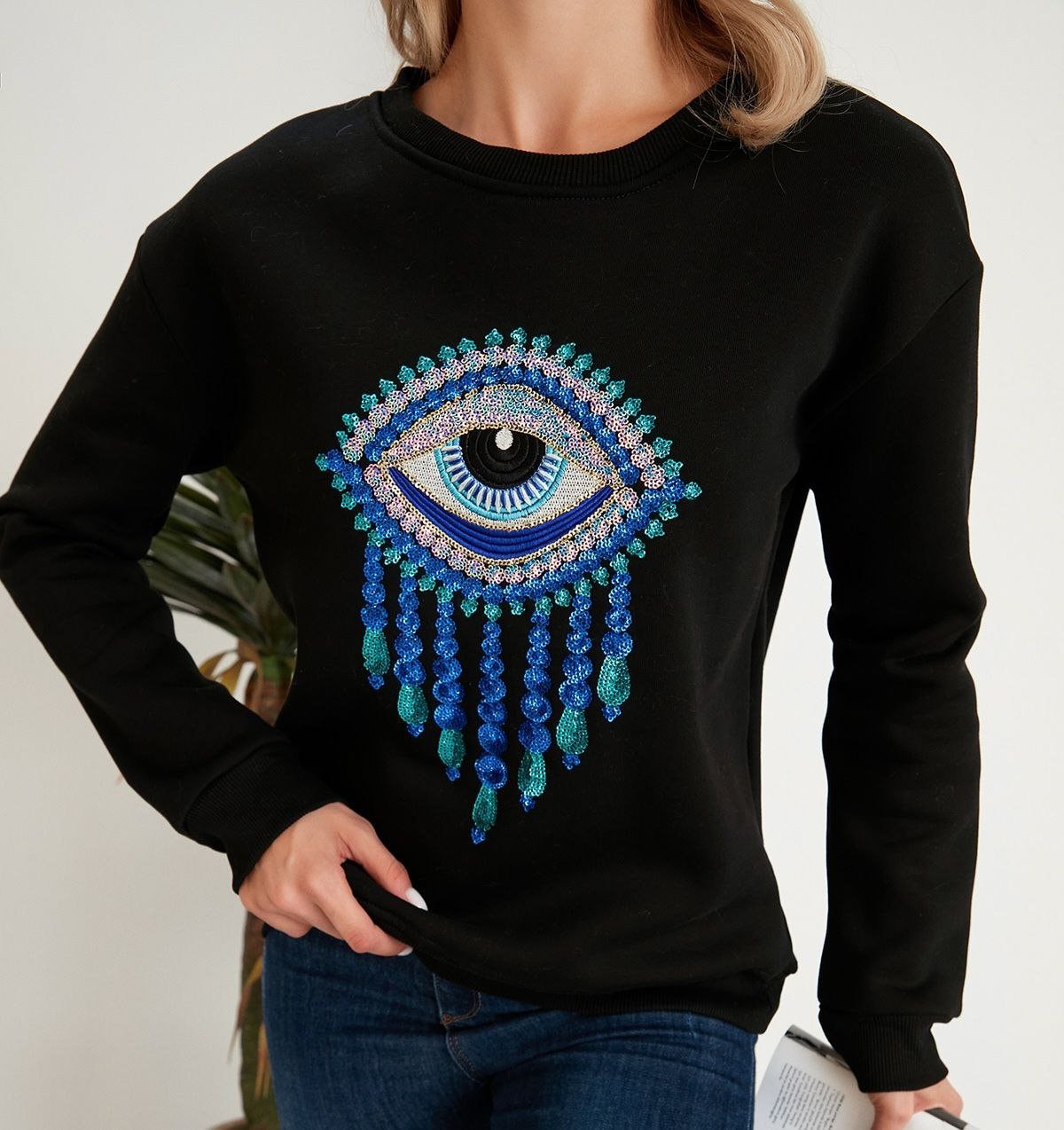 Nazar Boncuğu Desenli Siyah Sweatshirt