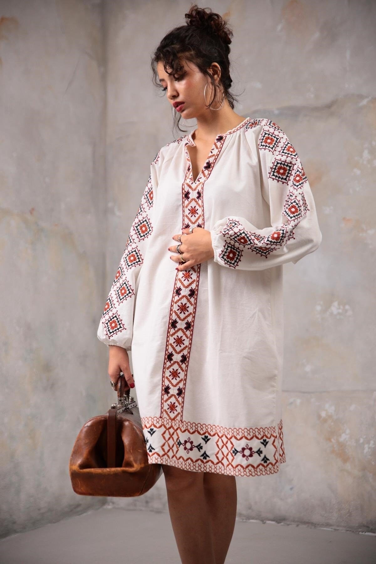 Vestido de lino blanco étnico bordado