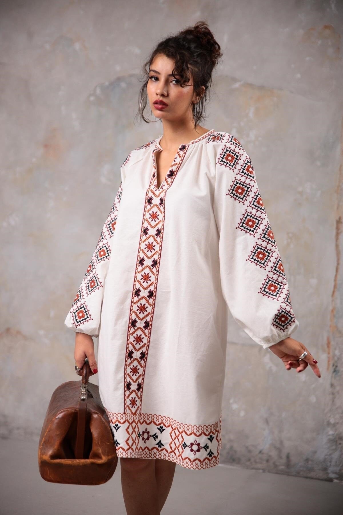 Vestido de lino blanco étnico bordado