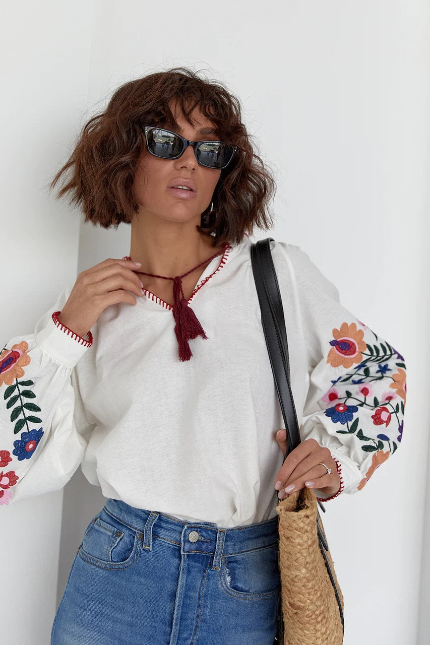 Blusa bordada floral colorida