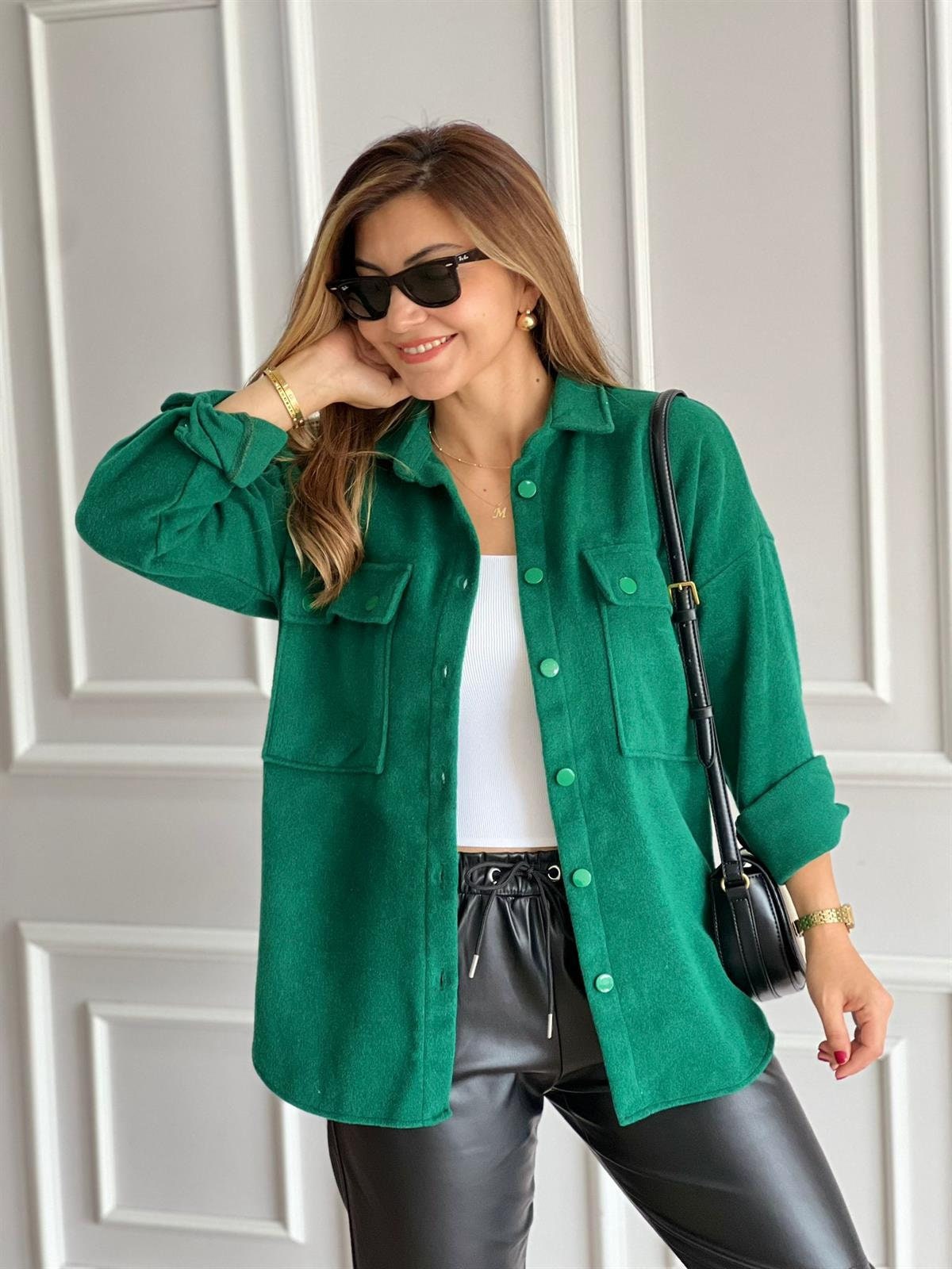 Blusa tipo chaqueta de manga larga verde esmeralda