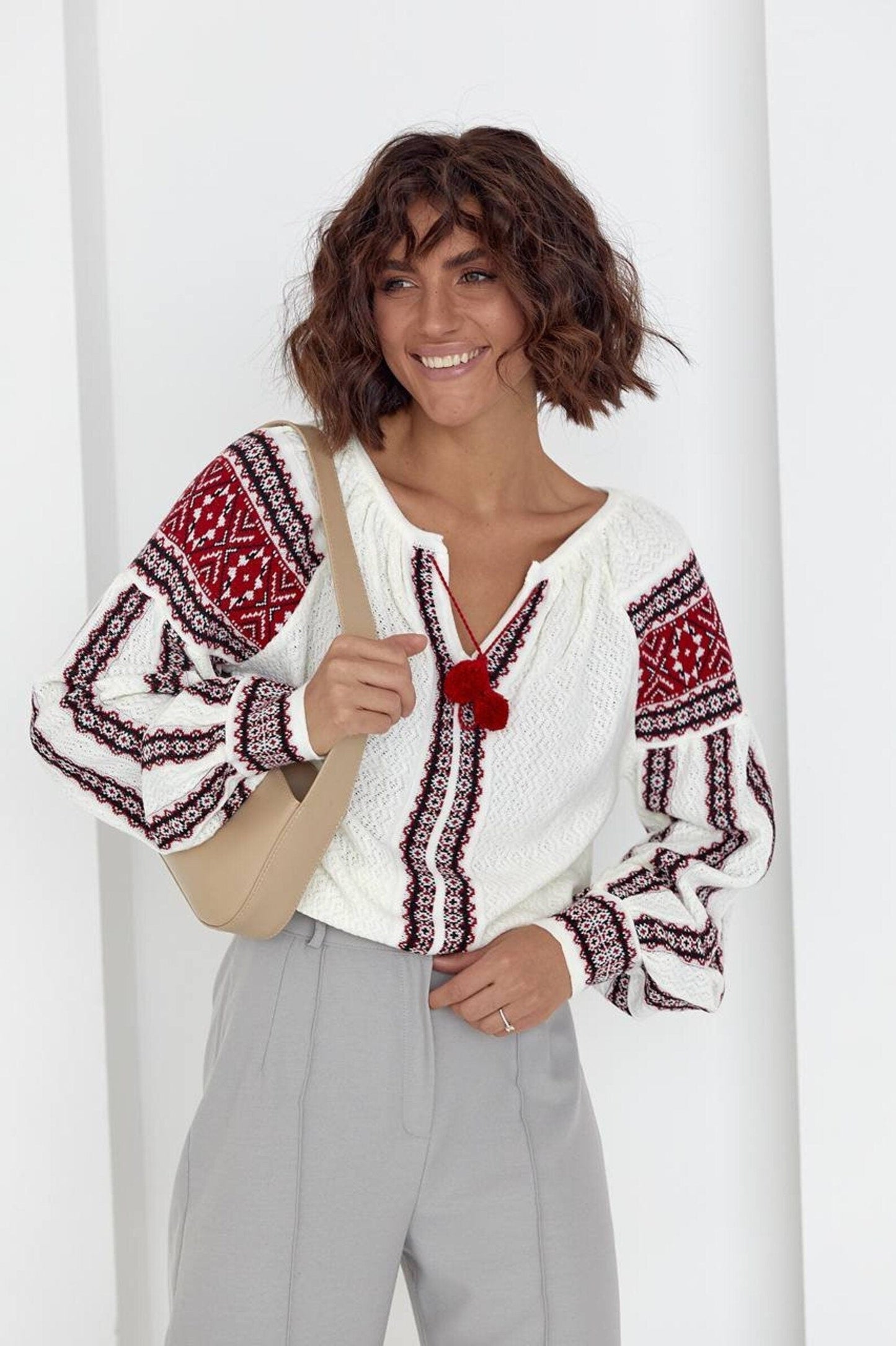 Blusa ucraniana de punto bordada
