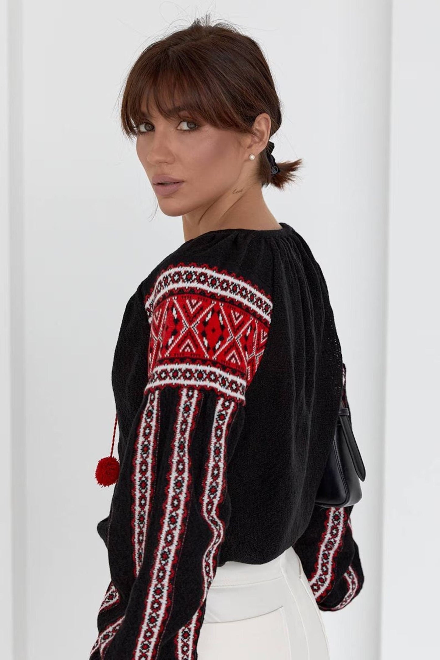 Blusa ucraniana de punto bordada