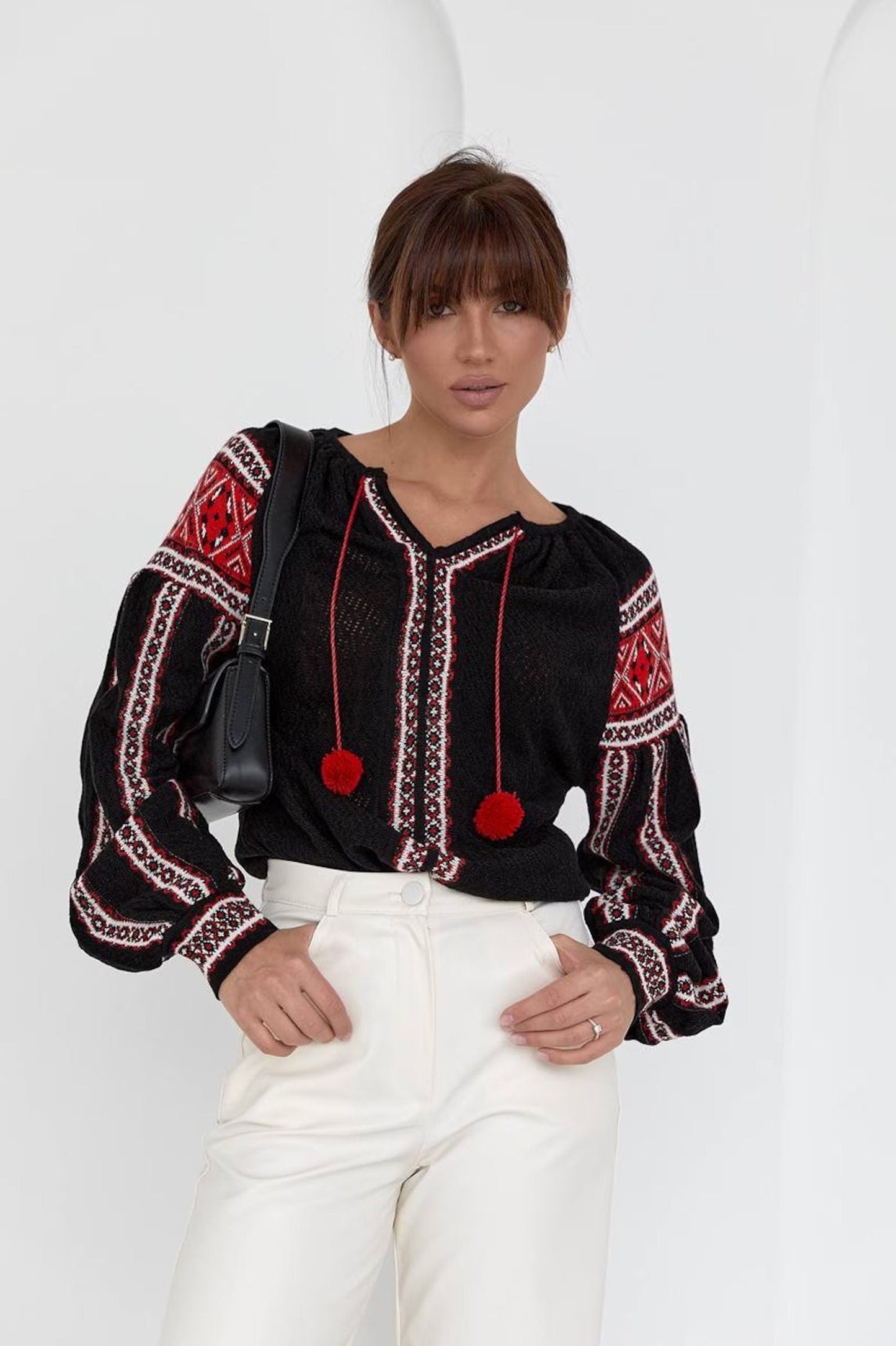 Blusa ucraniana de punto bordada