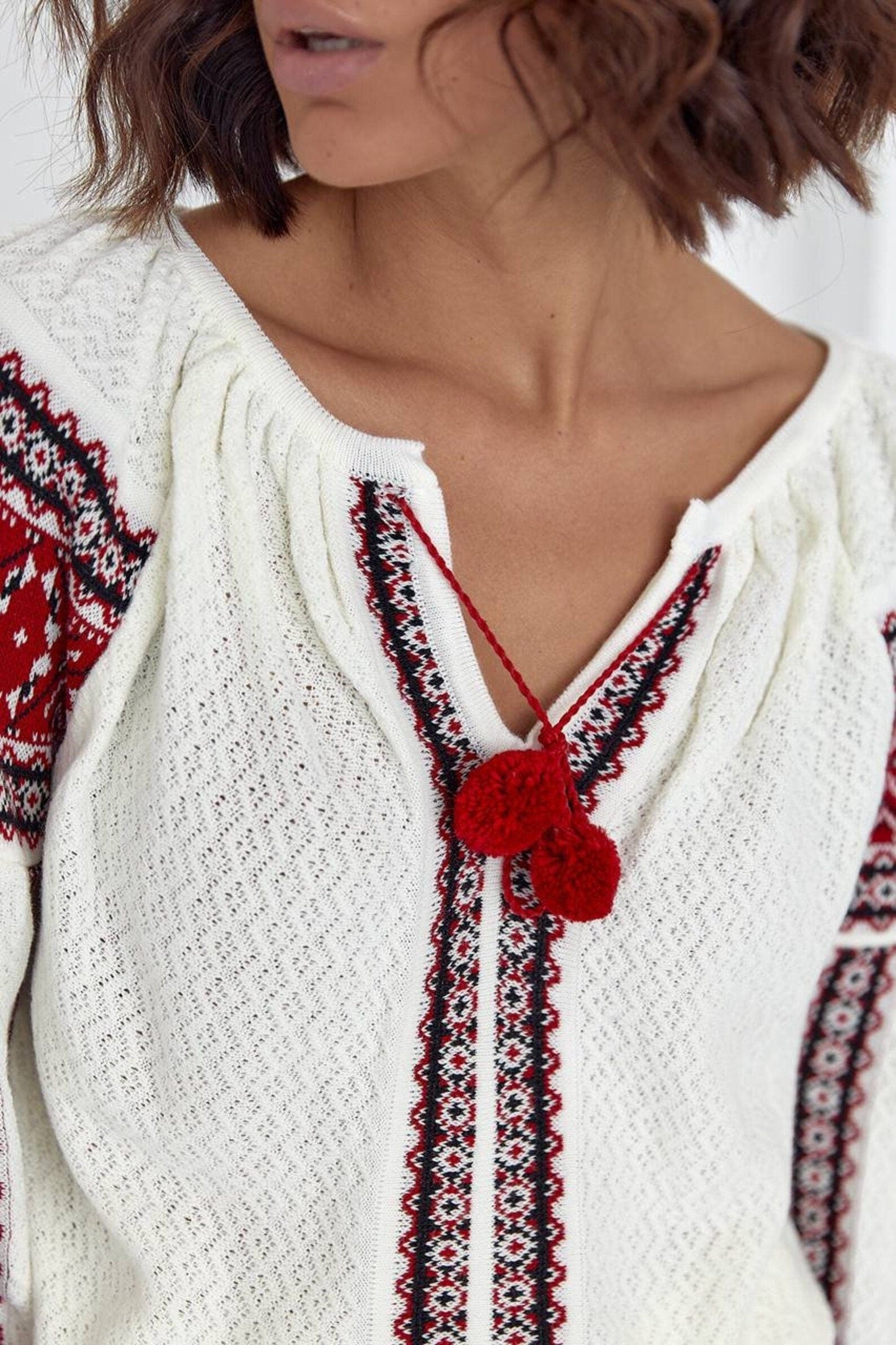 Blusa ucraniana de punto bordada