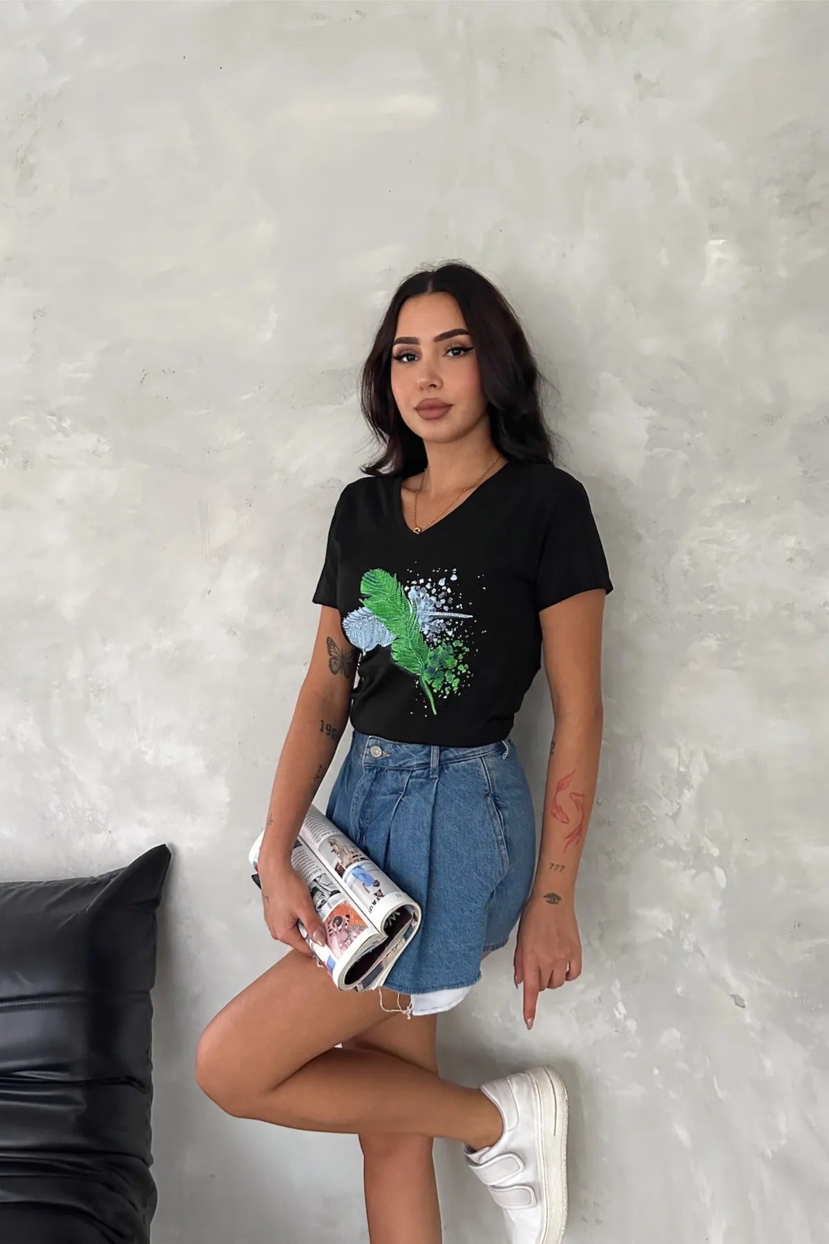 Tilda Yaprak Desenli Payetli Pamuklu Kısa Kollu Tişört - Siyah 