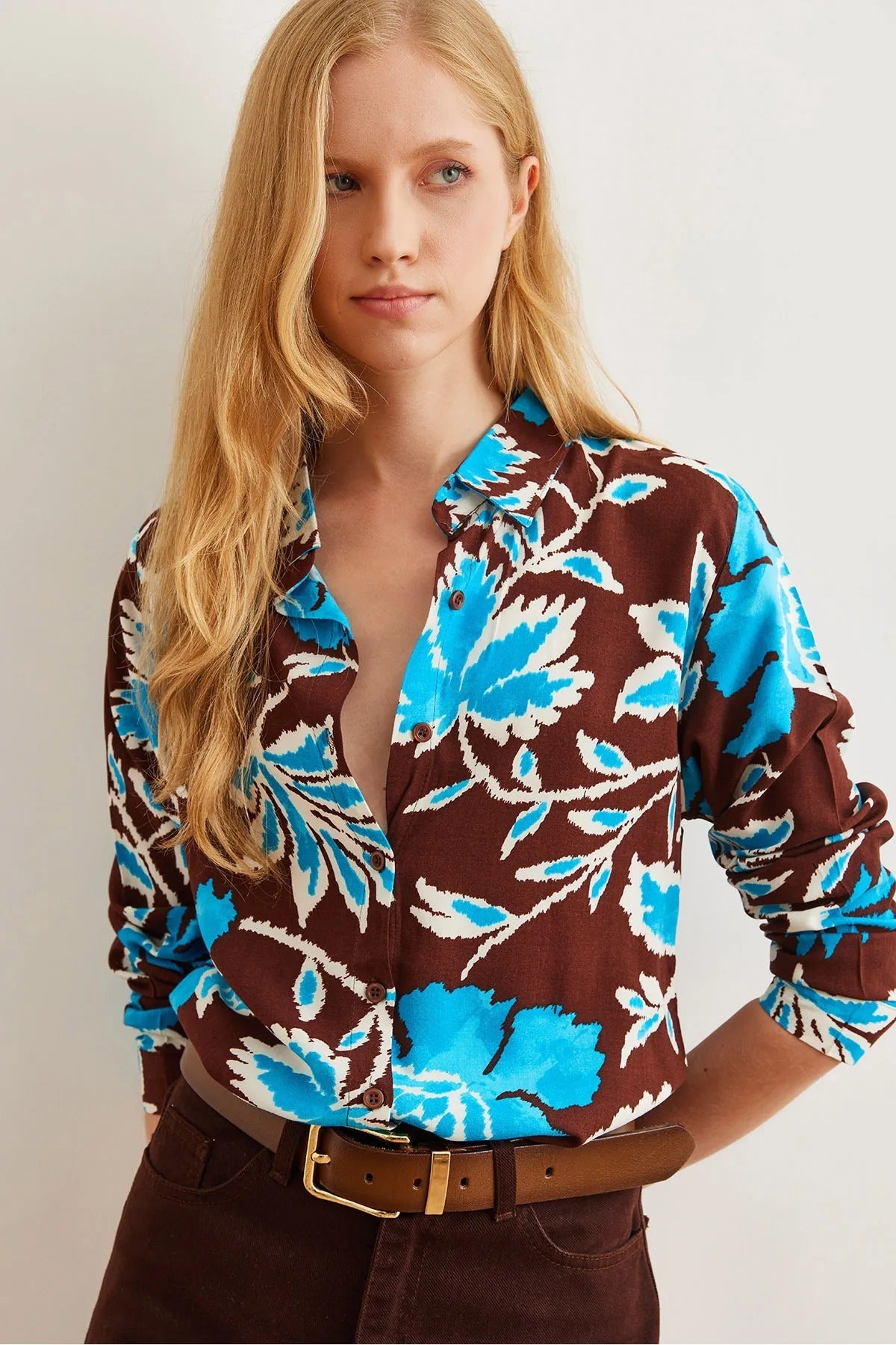 Camisa abotonada Sophia Blue de diseñador con estampado floral