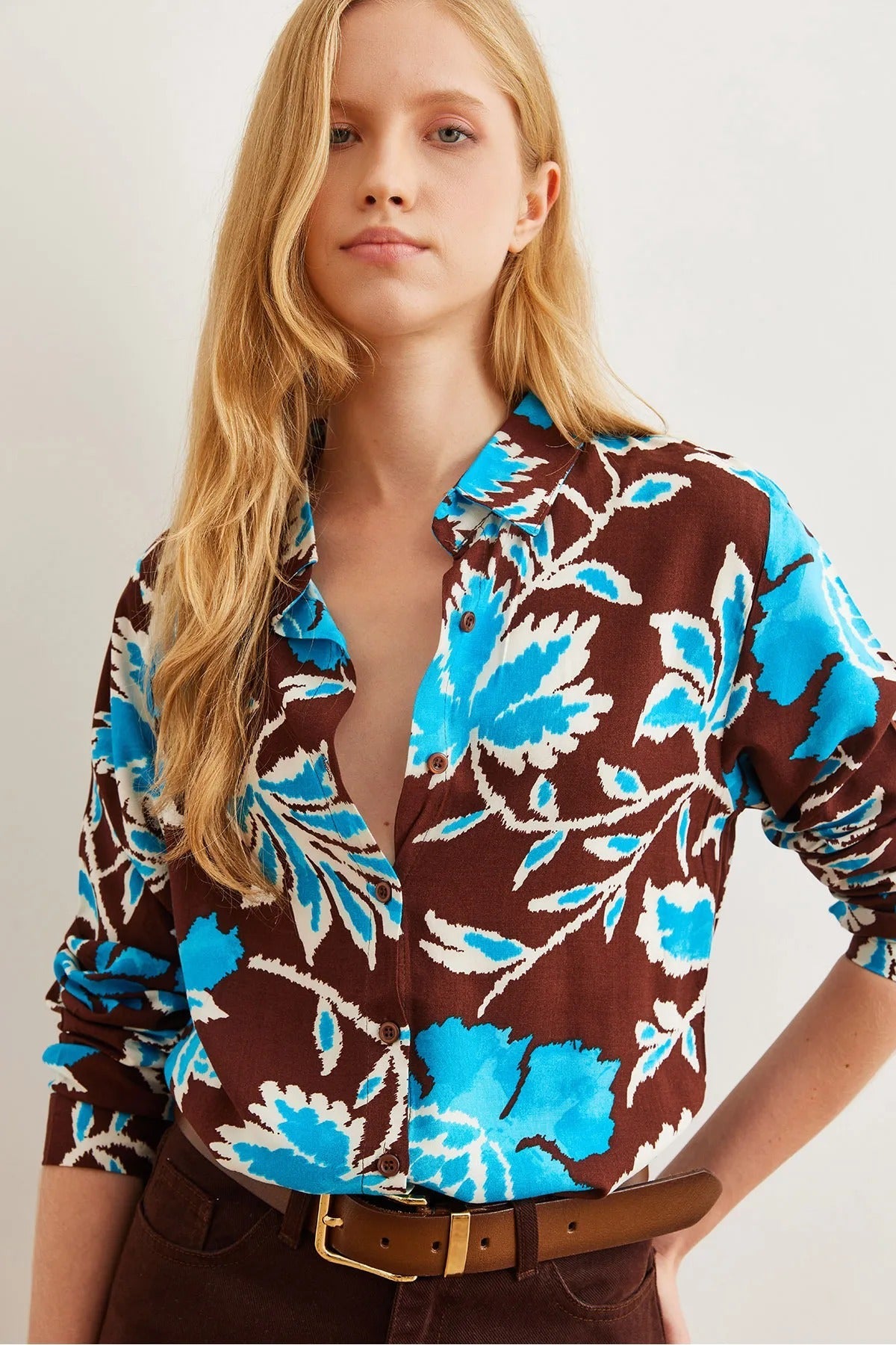 Camisa abotonada Sophia Blue de diseñador con estampado floral