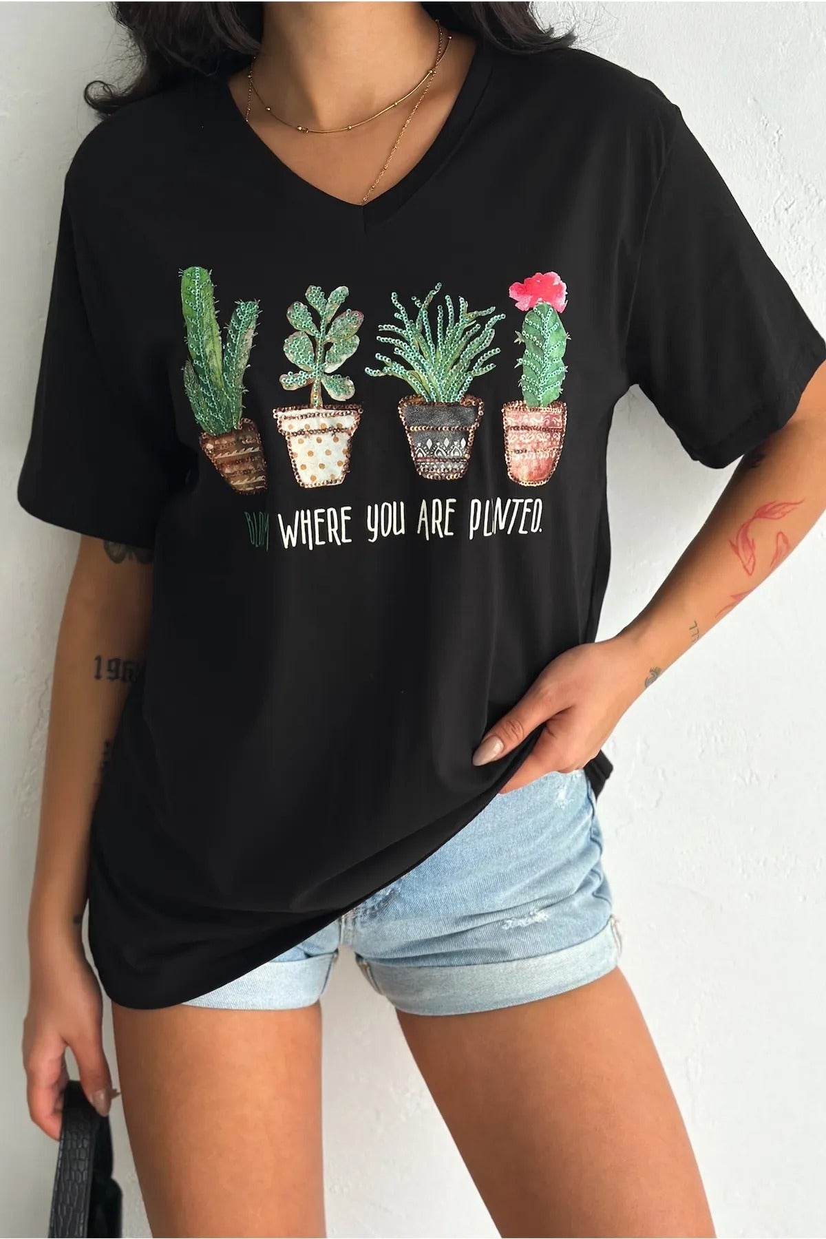Tilda Kaktüs Çiçekli Payetli Pamuklu Tişört - Siyah 