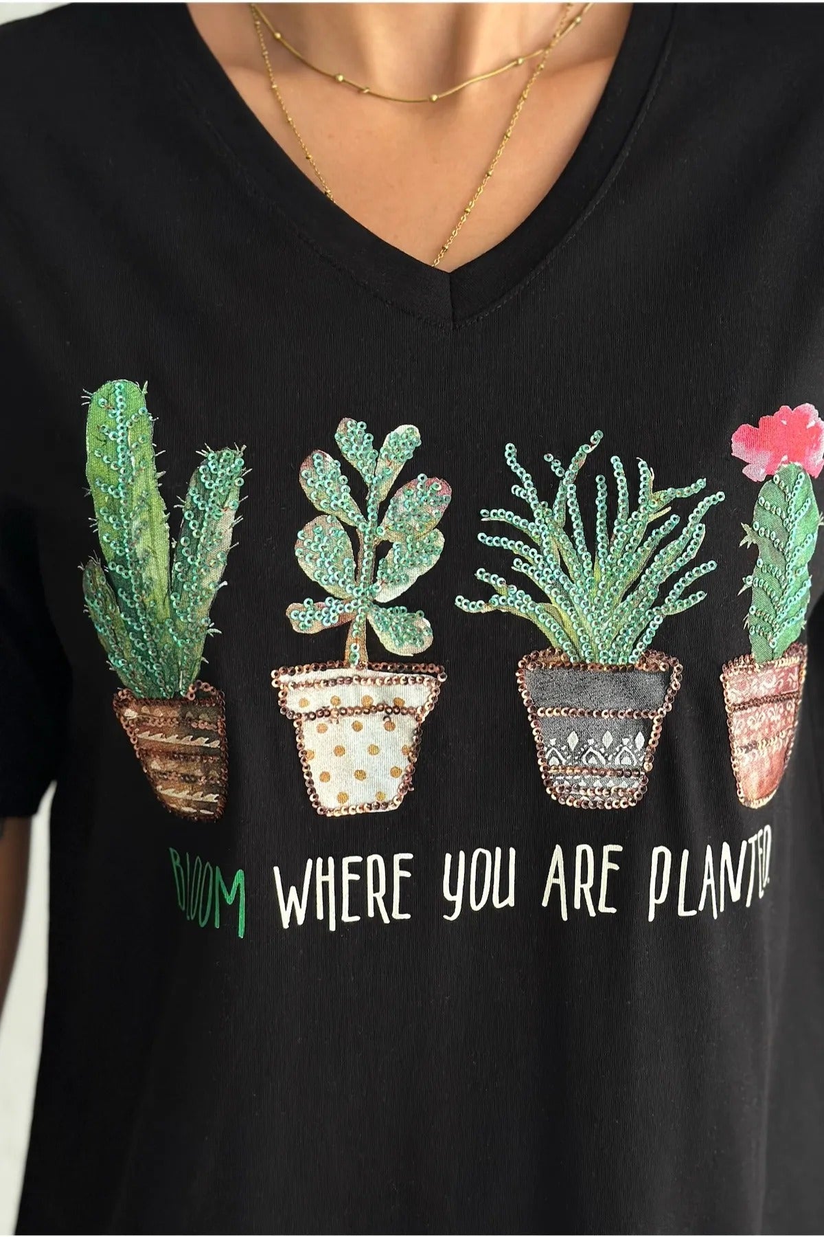 Tilda Kaktüs Çiçekli Payetli Pamuklu Tişört - Siyah 