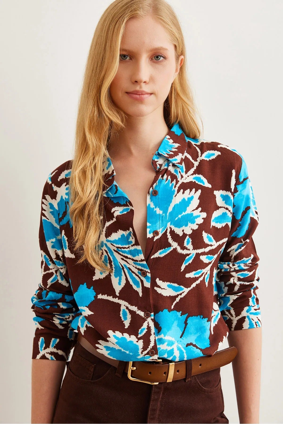 Camisa abotonada Sophia Blue de diseñador con estampado floral