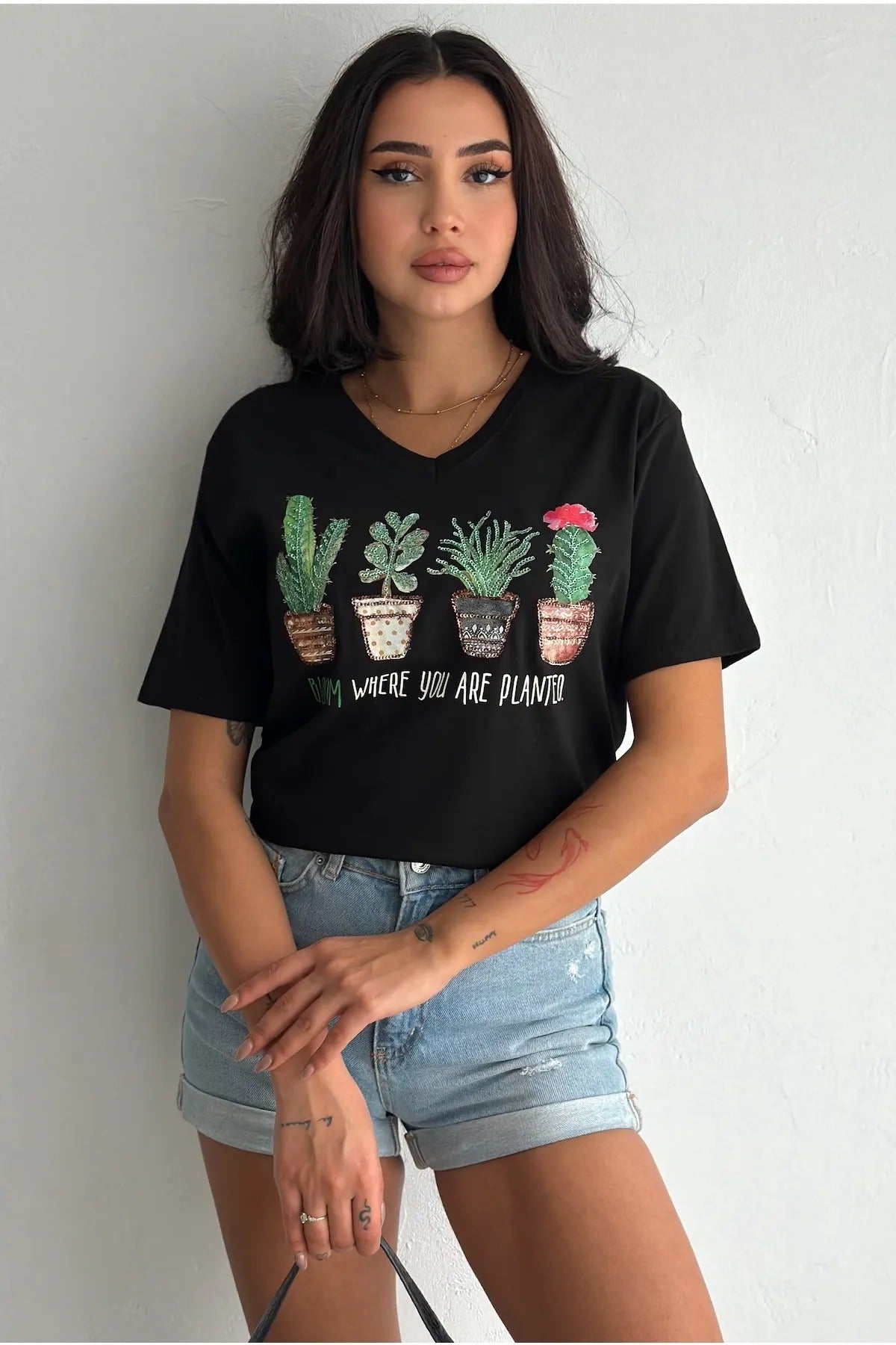 Tilda Kaktüs Çiçekli Payetli Pamuklu Tişört - Siyah 