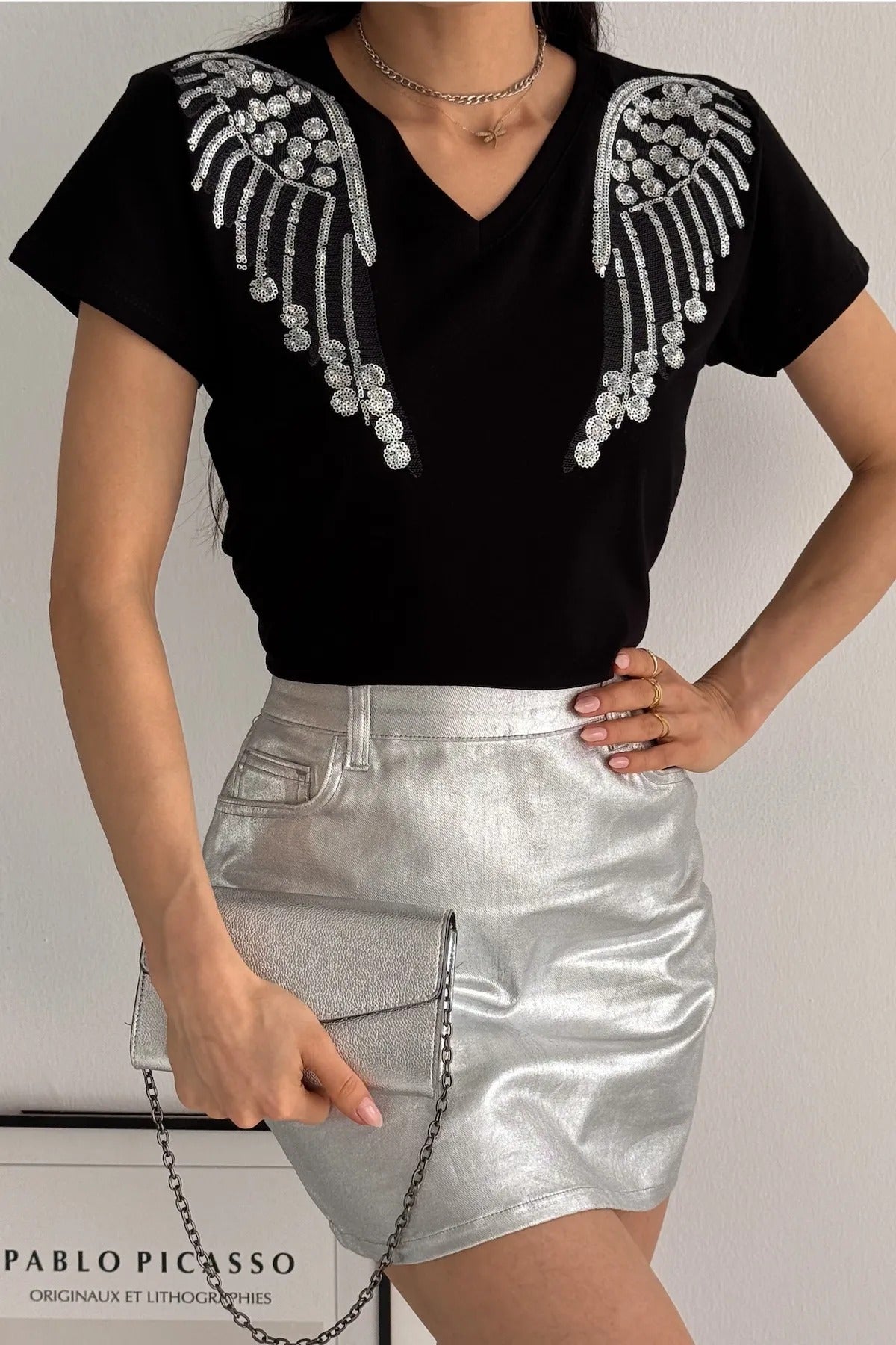 Camiseta de algodón Tilda con lentejuelas, diseño floral en negro y azul