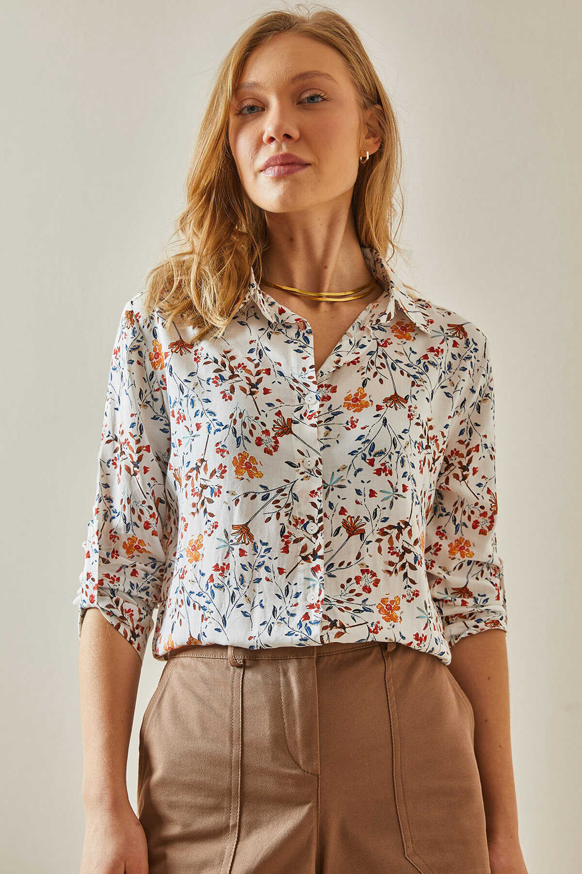 Camisa con botones y estampado floral naranja Sophia