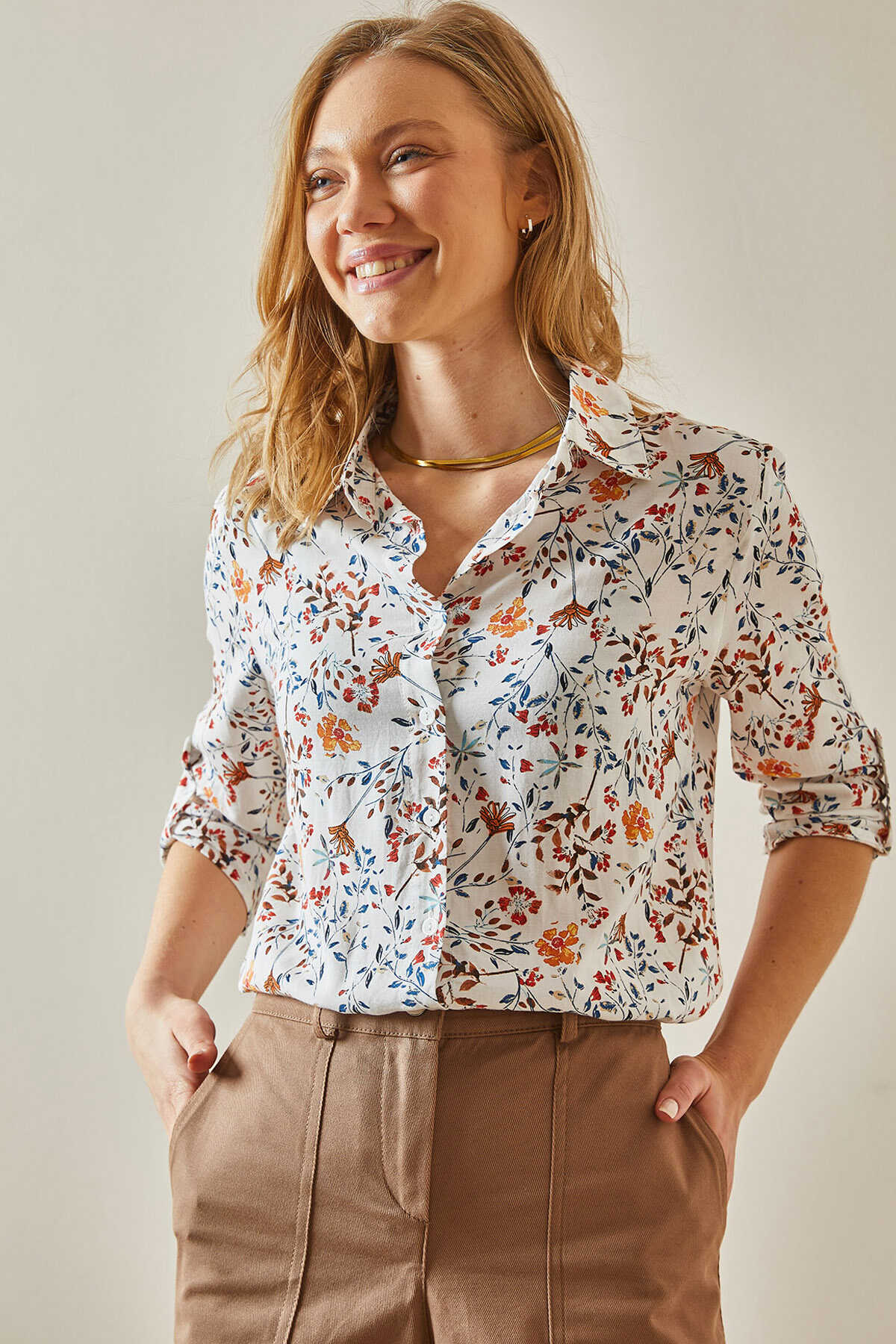 Camisa con botones y estampado floral naranja Sophia
