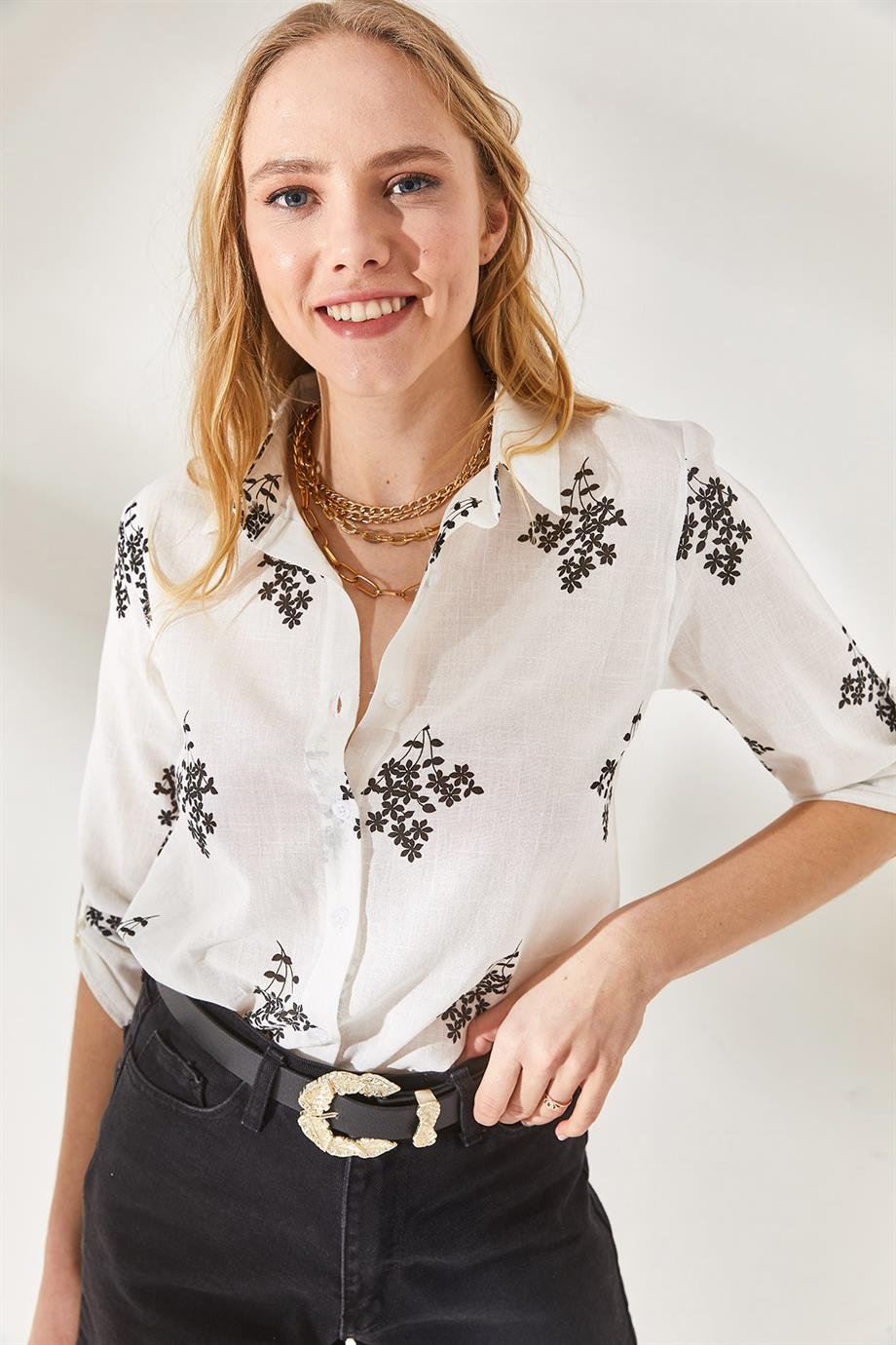 Verona Siyah Yaprak Desenli Keten Beyaz Bluz
