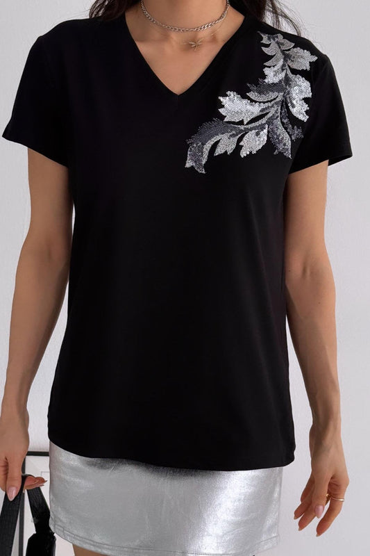 Μαύρο μπλουζάκι Tilda με λαιμόκοψη V και ασημένια διακοσμητικά φύλλα πούλιες 
