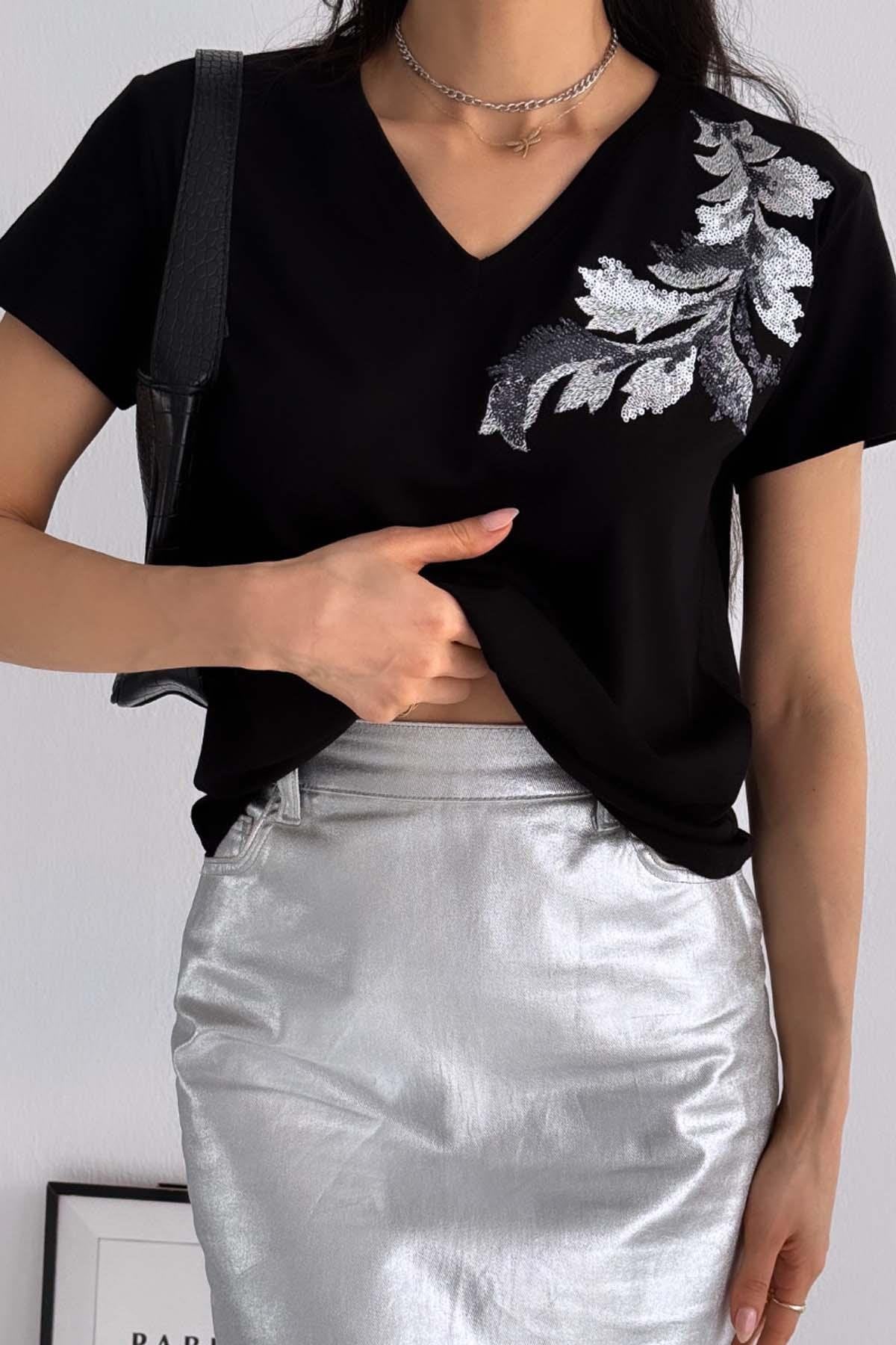 Μαύρο μπλουζάκι Tilda με λαιμόκοψη V και ασημένια διακοσμητικά φύλλα πούλιες 